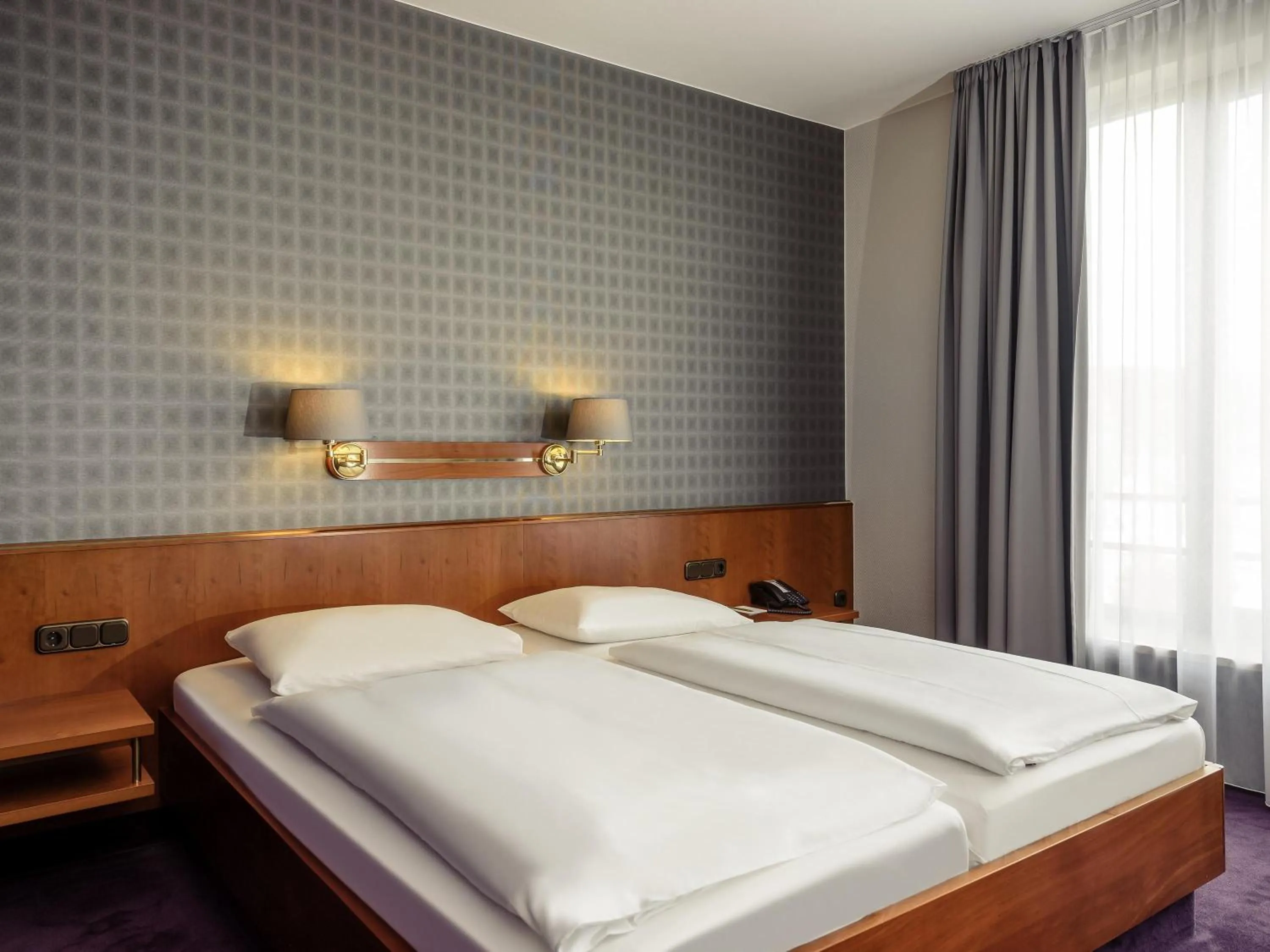 Bedroom, Bed in Mercure Hotel Trier Porta Nigra