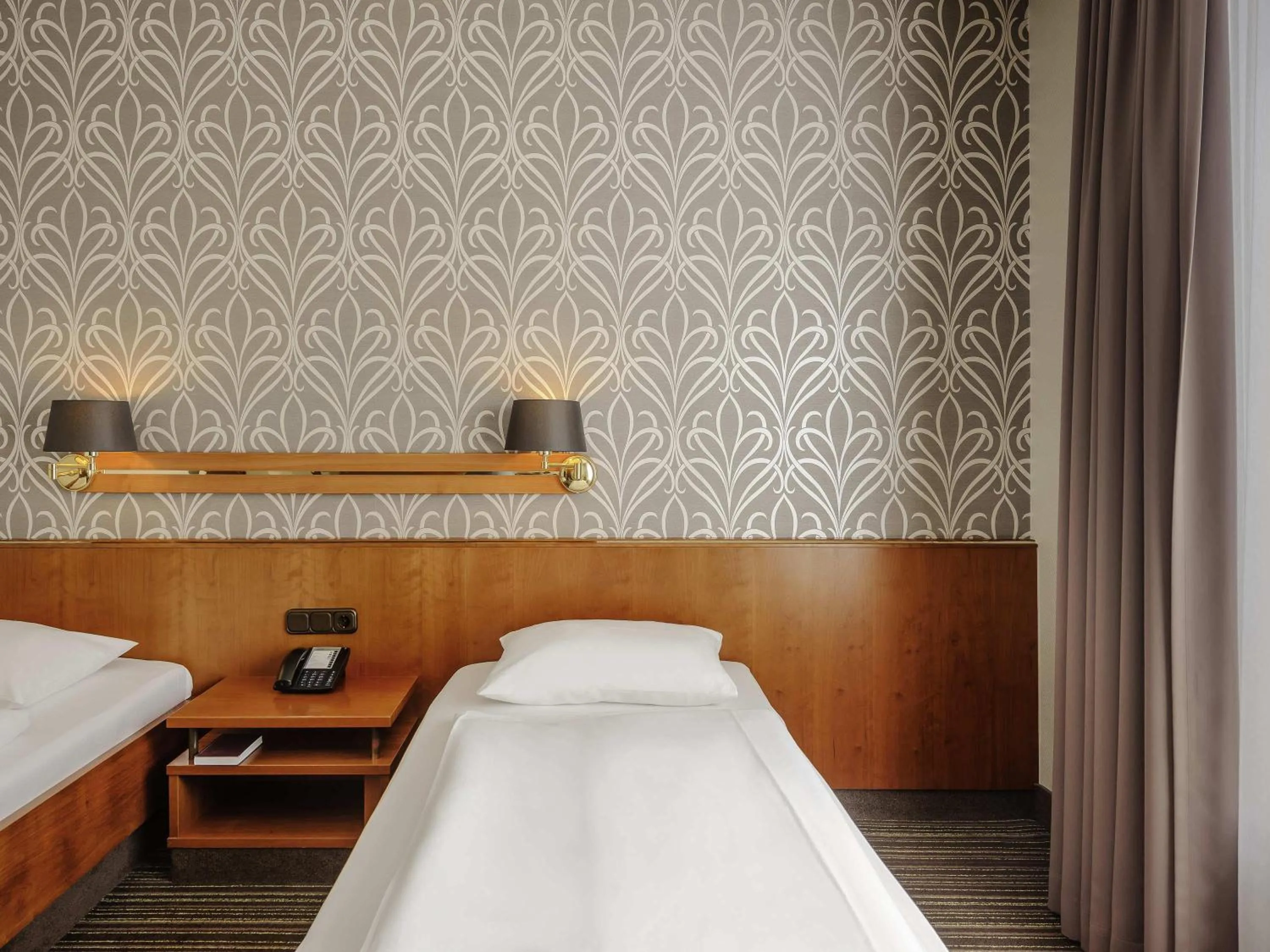 Bedroom, Bed in Mercure Hotel Trier Porta Nigra