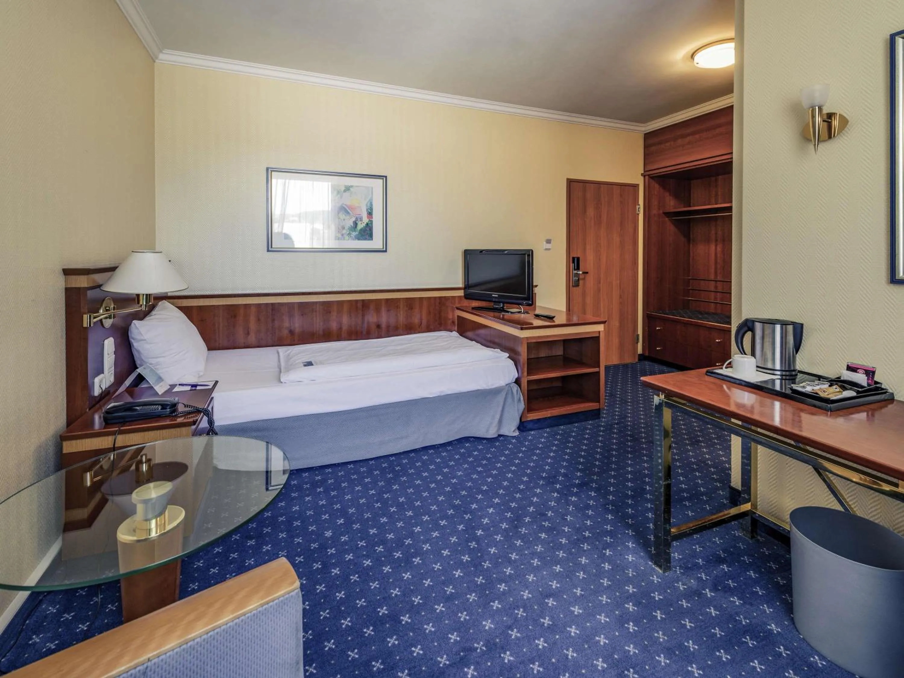 Bedroom, Bed in Mercure Hotel Trier Porta Nigra