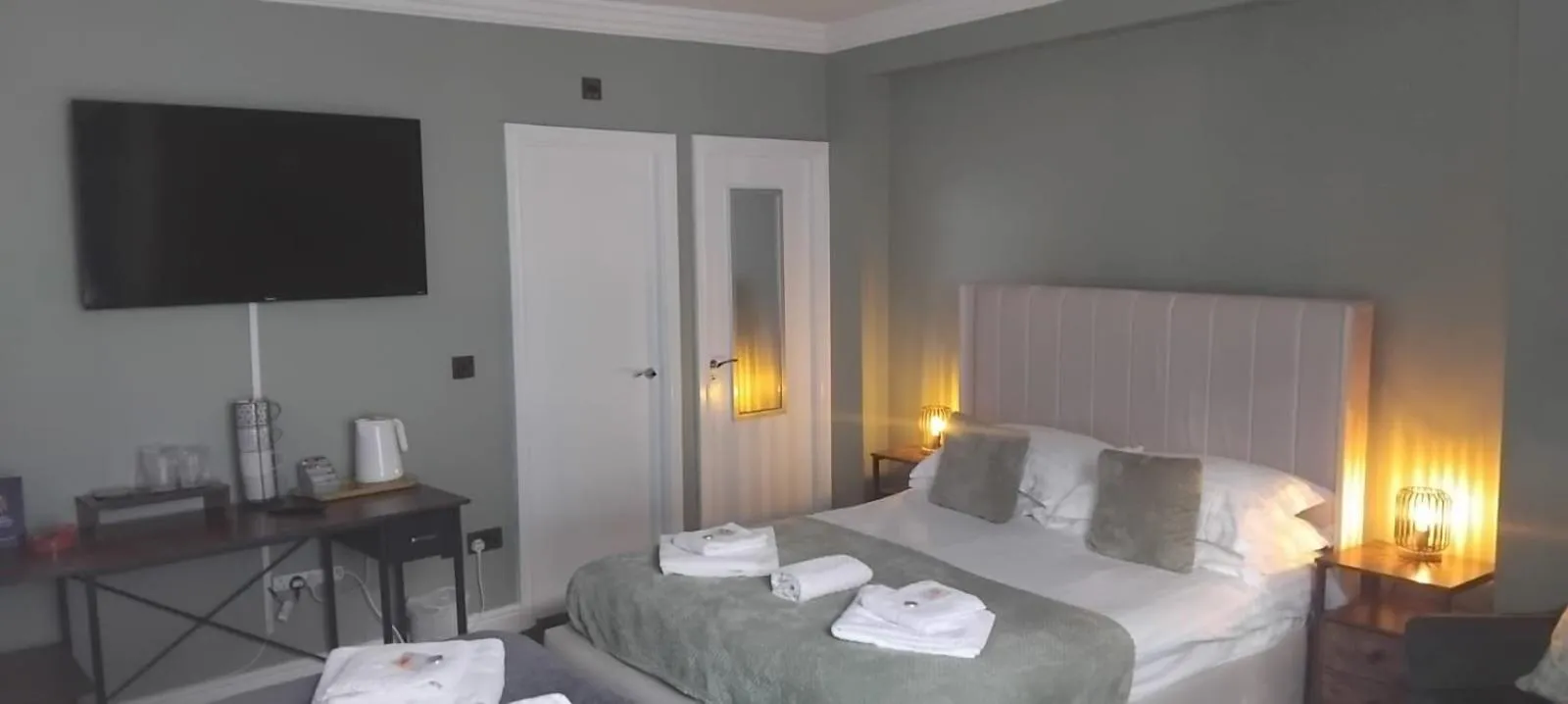 Bedroom, Bed in The City