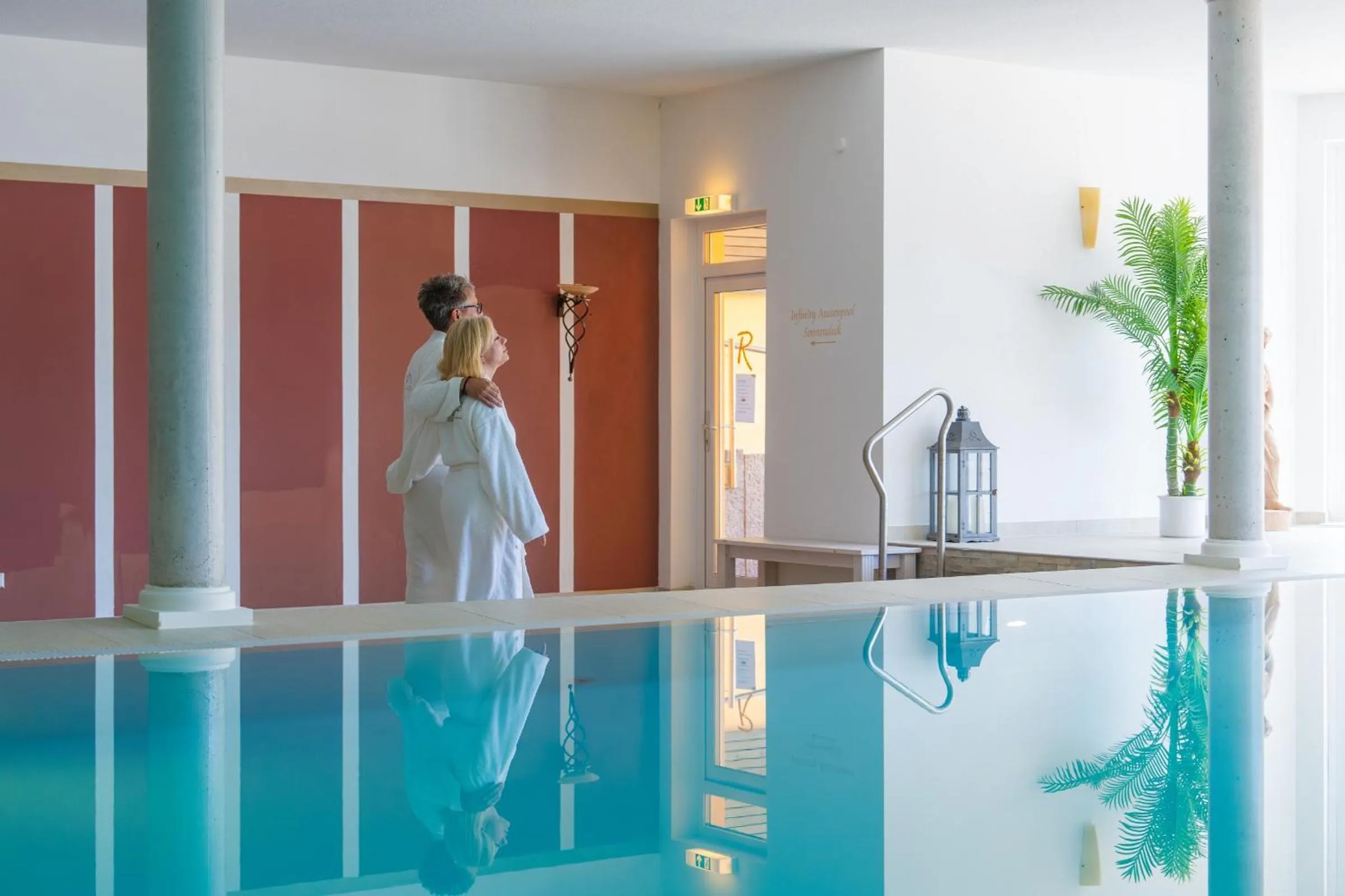 Swimming pool in Wellnesshotel Rothfuß mit Spa und 2 Schwimmbädern