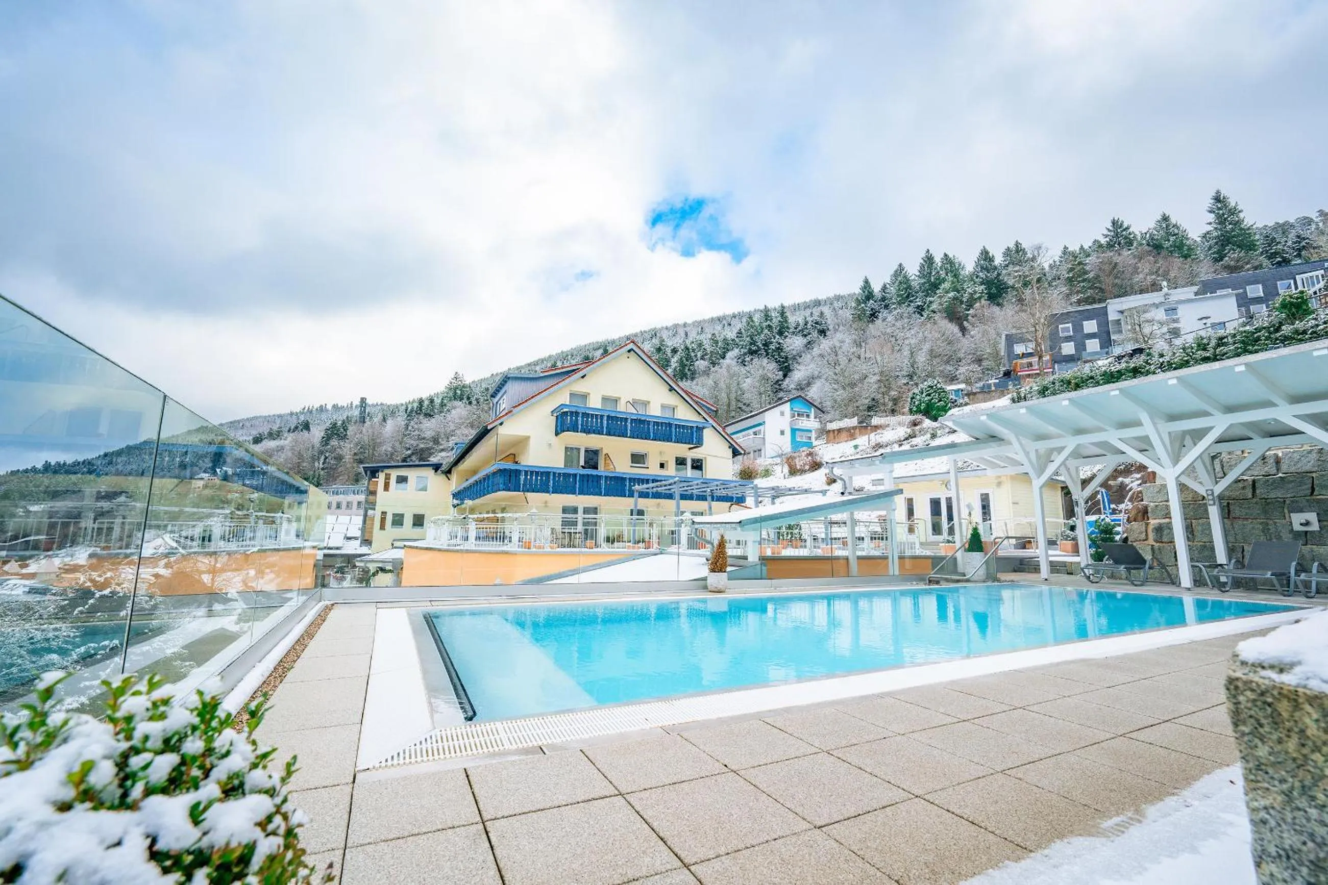 Swimming pool in Wellnesshotel Rothfuß mit Spa und 2 Schwimmbädern