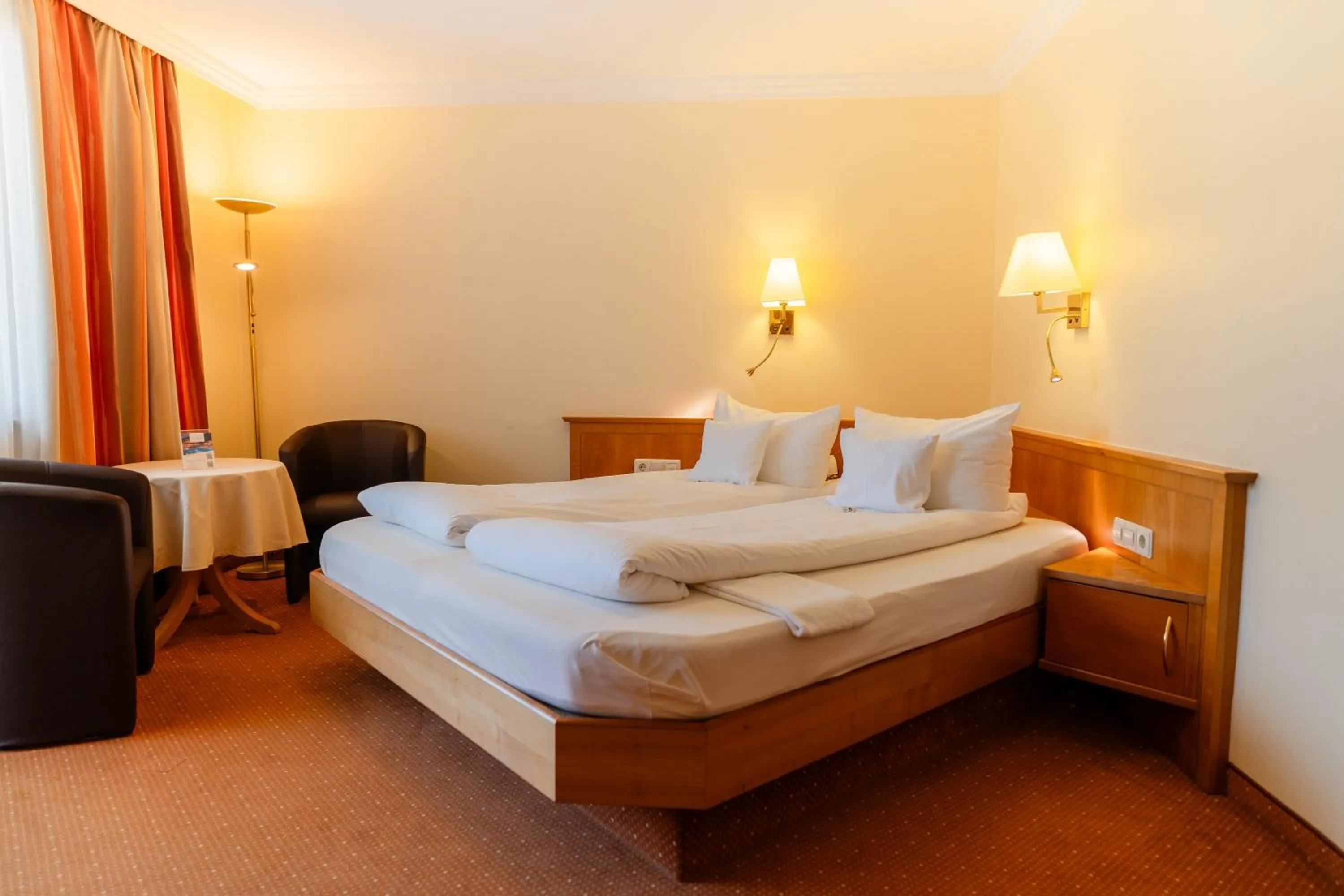 Photo of the whole room, Bed in Wellnesshotel Rothfuß mit Spa und 2 Schwimmbädern