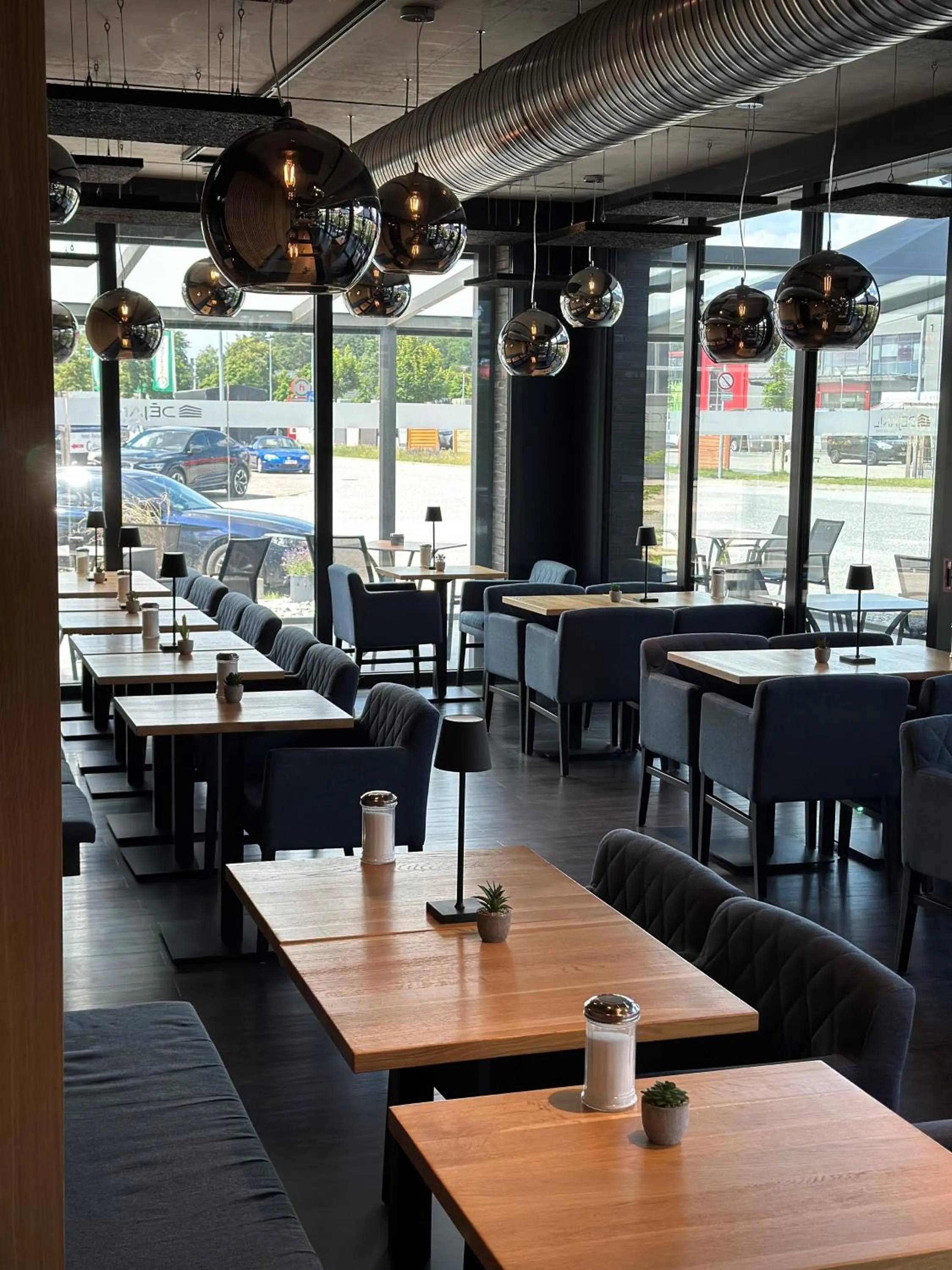 Restaurant/places to eat in AKZENT Hotel DÉJANIL