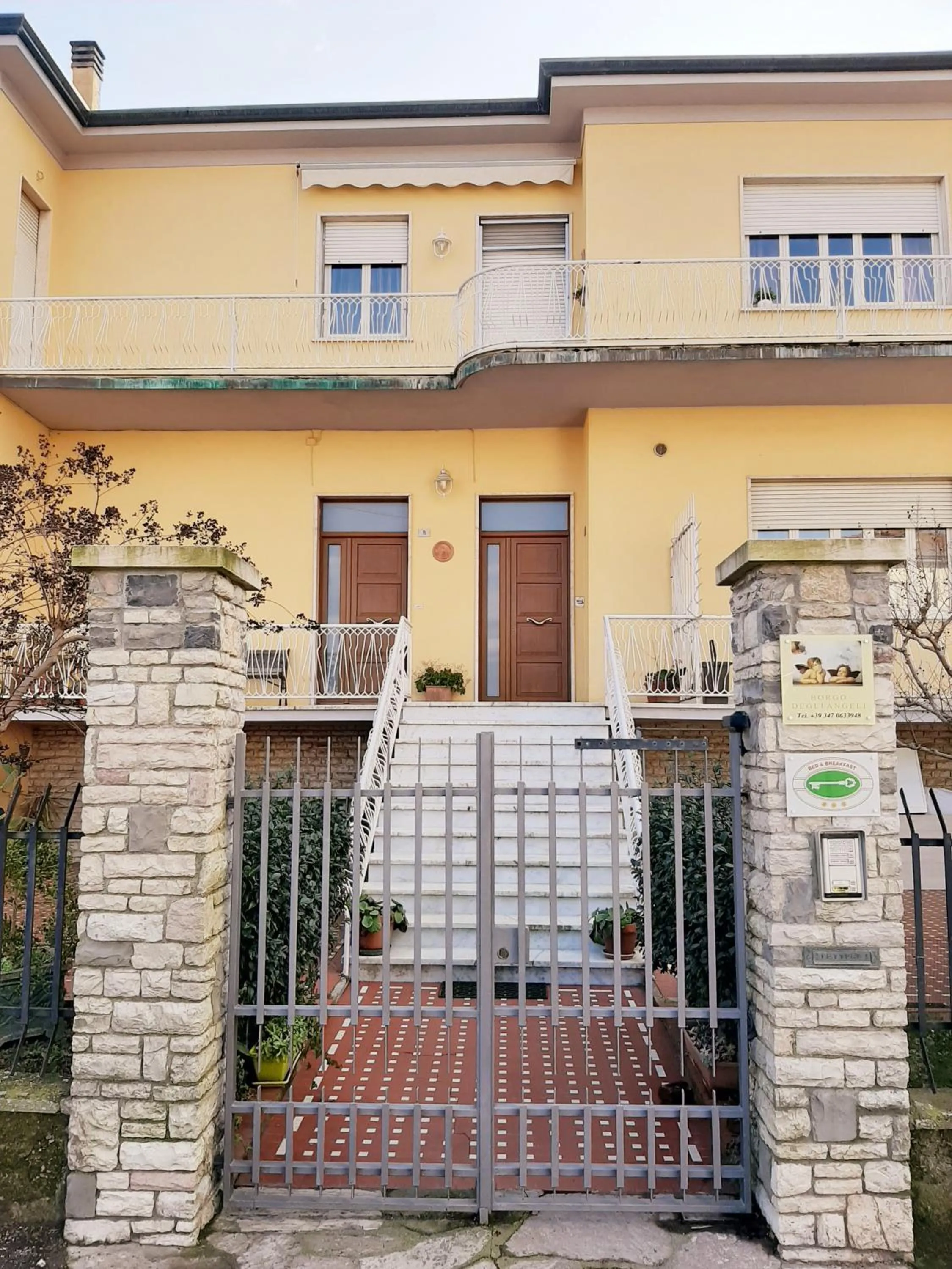 Property building in Borgo degli Angeli Arcola
