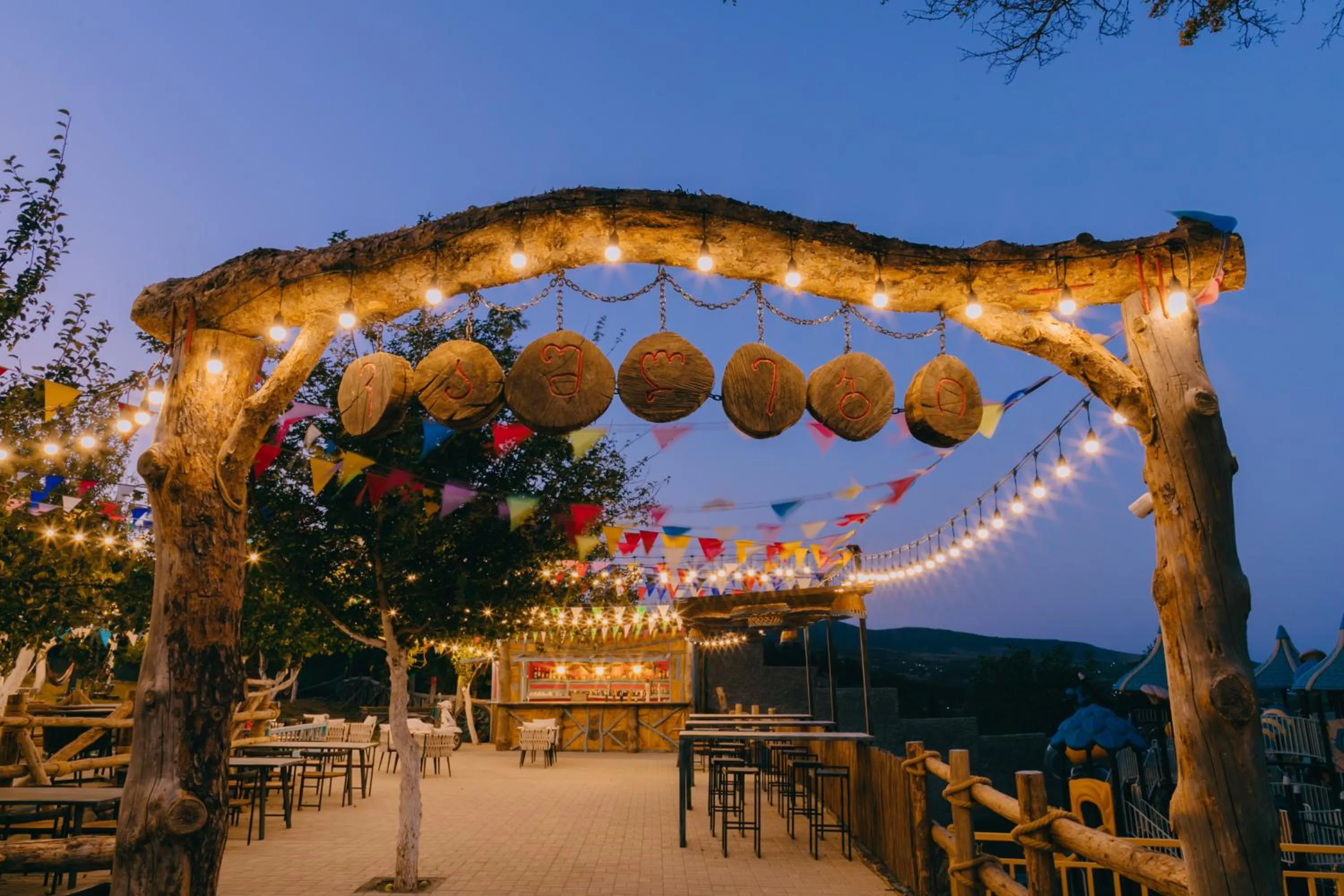 Restaurant/places to eat in Mtserlebi Resort