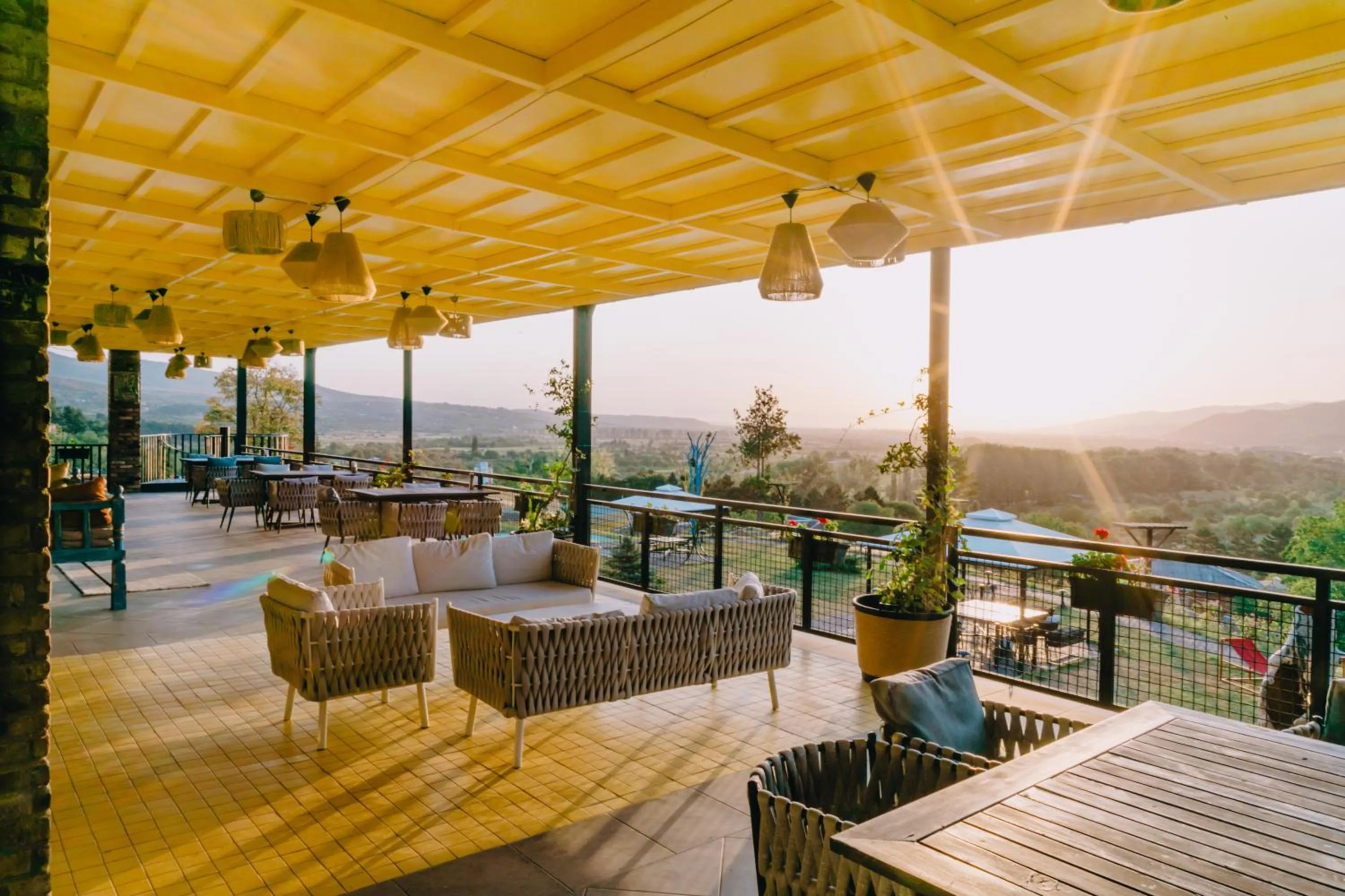 Restaurant/places to eat in Mtserlebi Resort