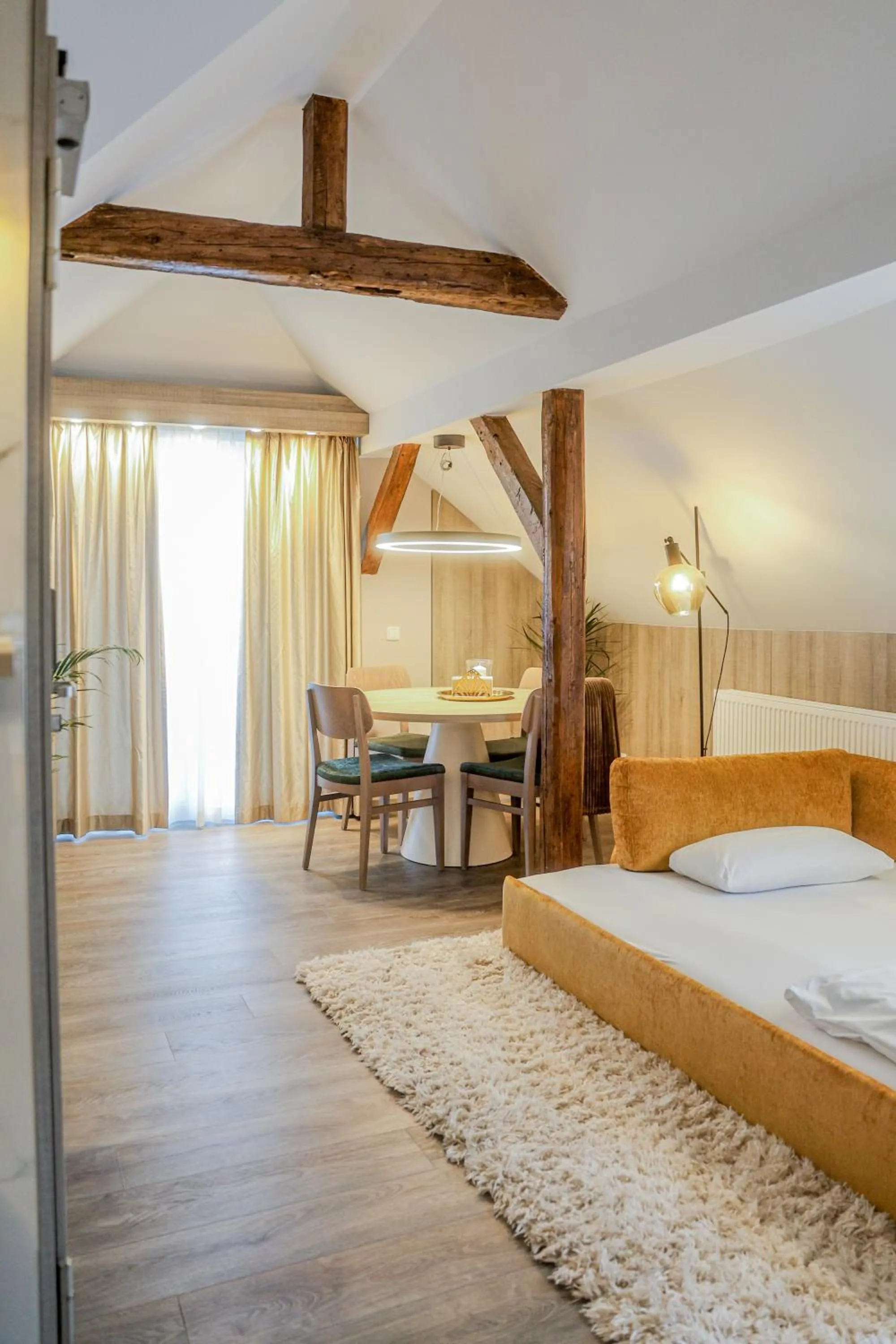 Seating area, Bed in Liebig-Hotel