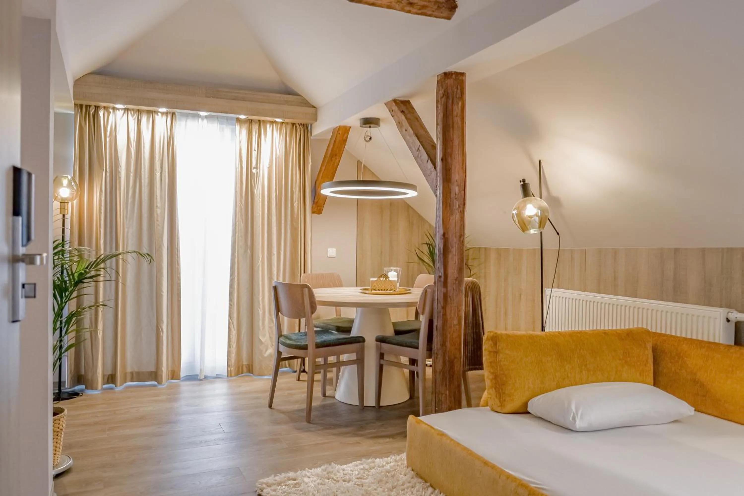 Photo of the whole room, Bed in Liebig-Hotel