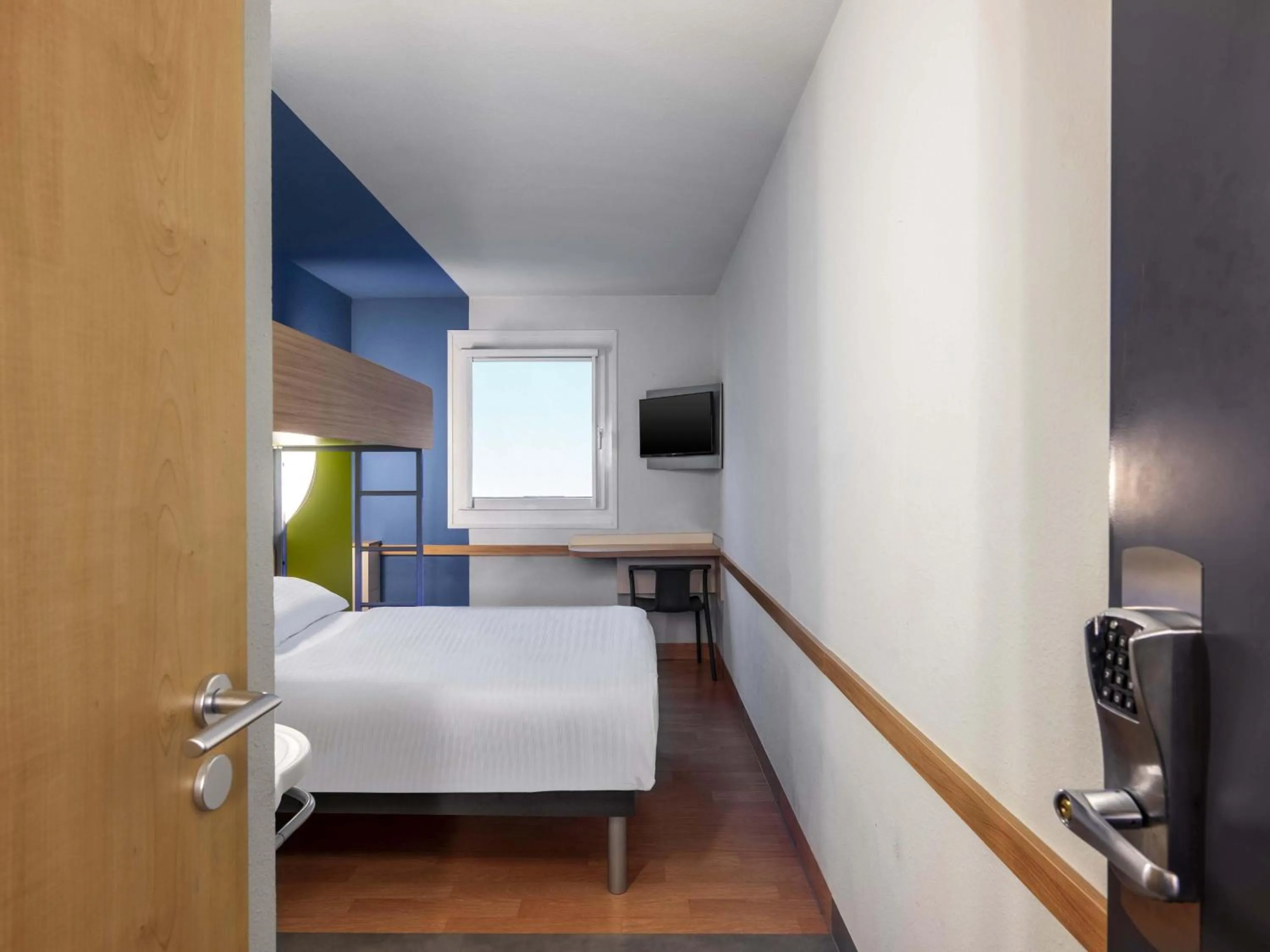 Bed in B&B HOTEL Gießen-Linden