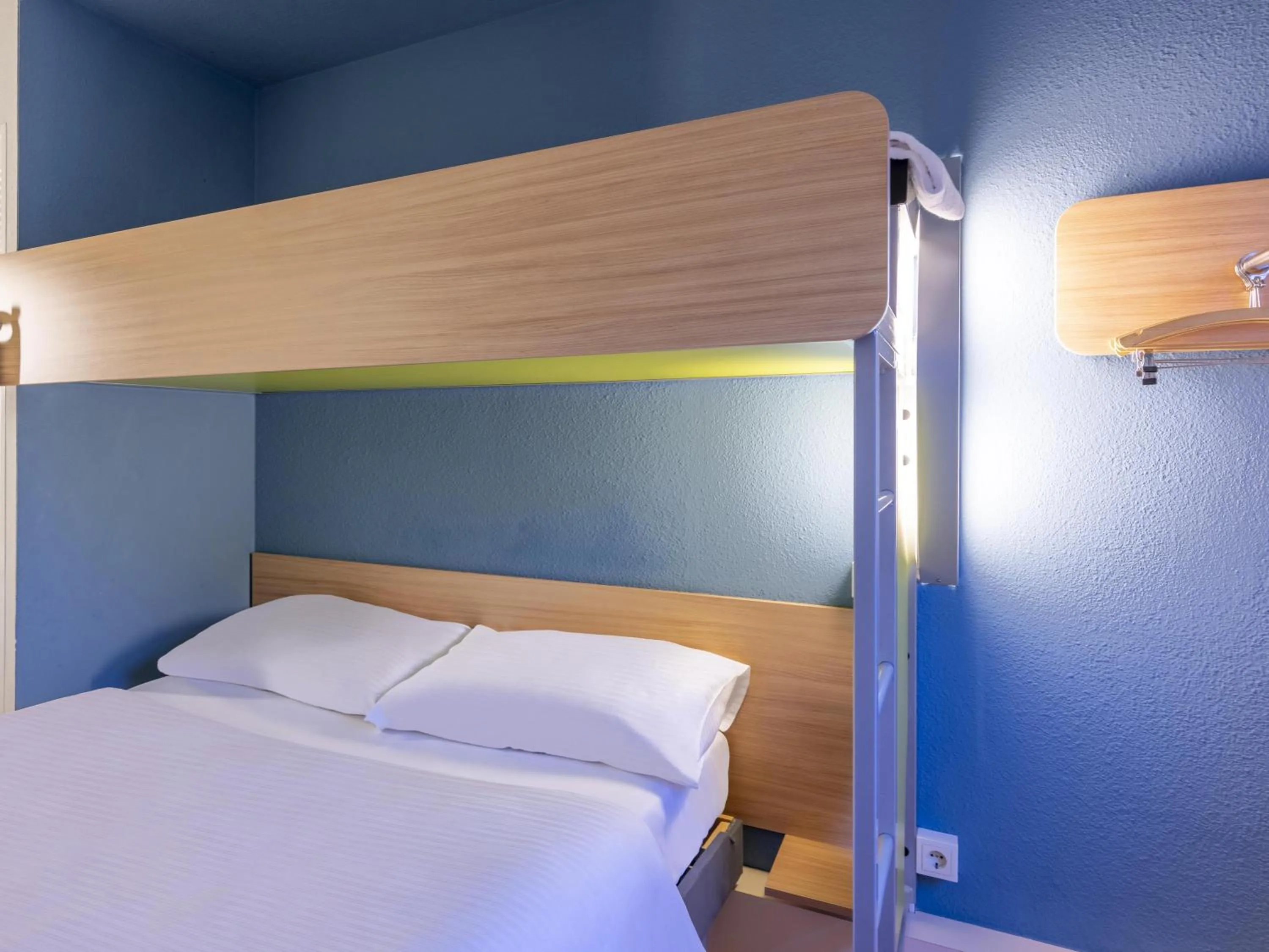 Photo of the whole room, Bed in ibis budget Giessen Linden