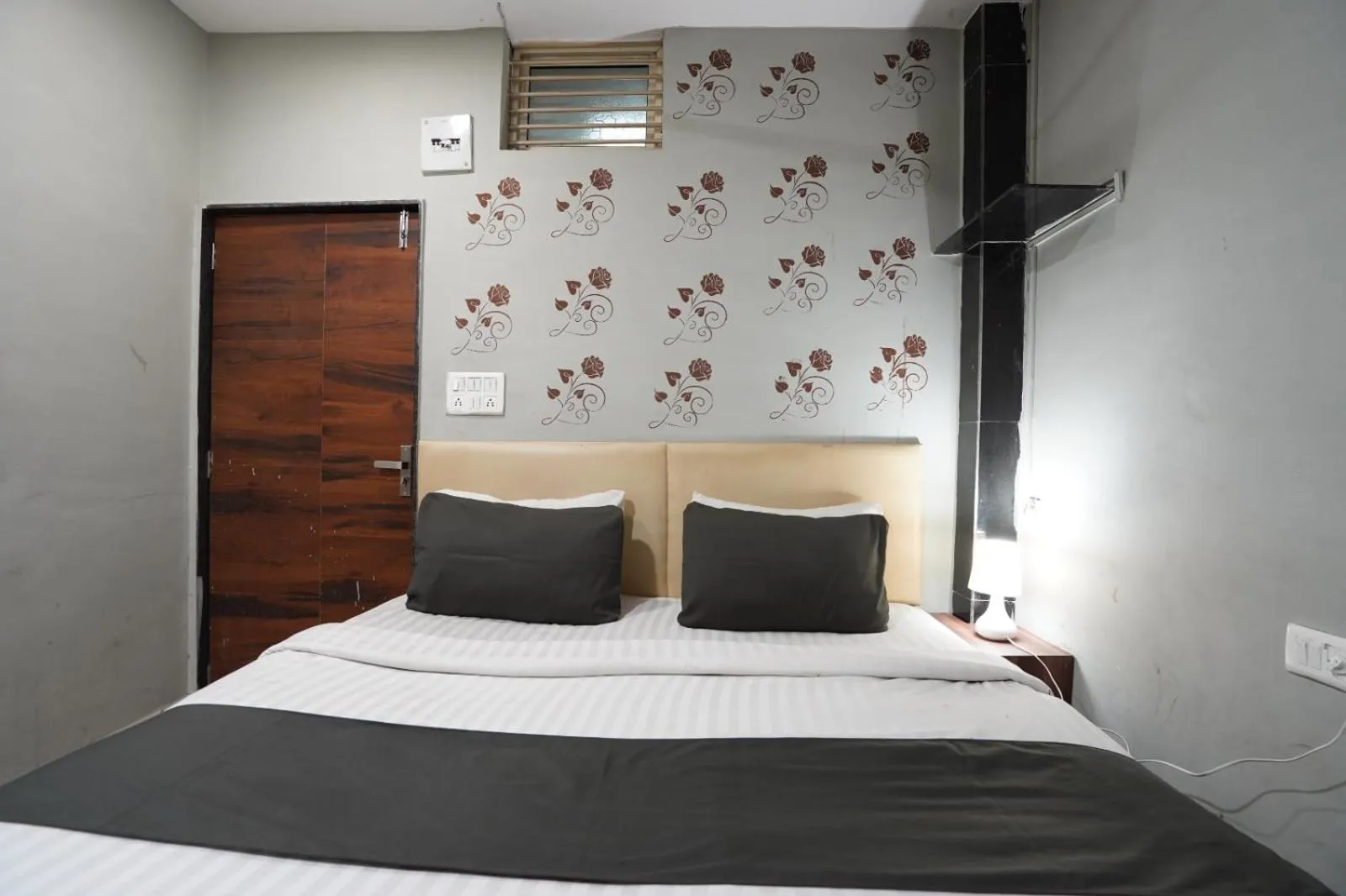 Photo of the whole room, Bed in Hotel Sai Inn, Ahmedabad Airport