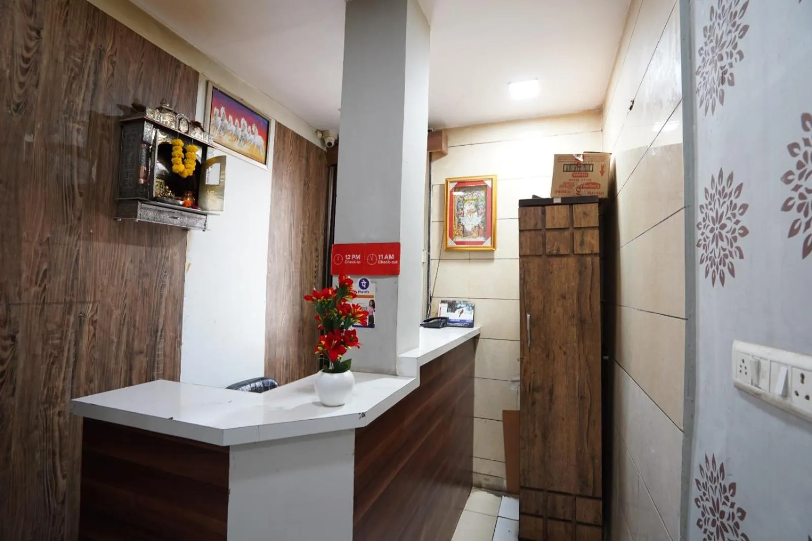 Lobby or reception in Hotel Sai Inn, Ahmedabad Airport