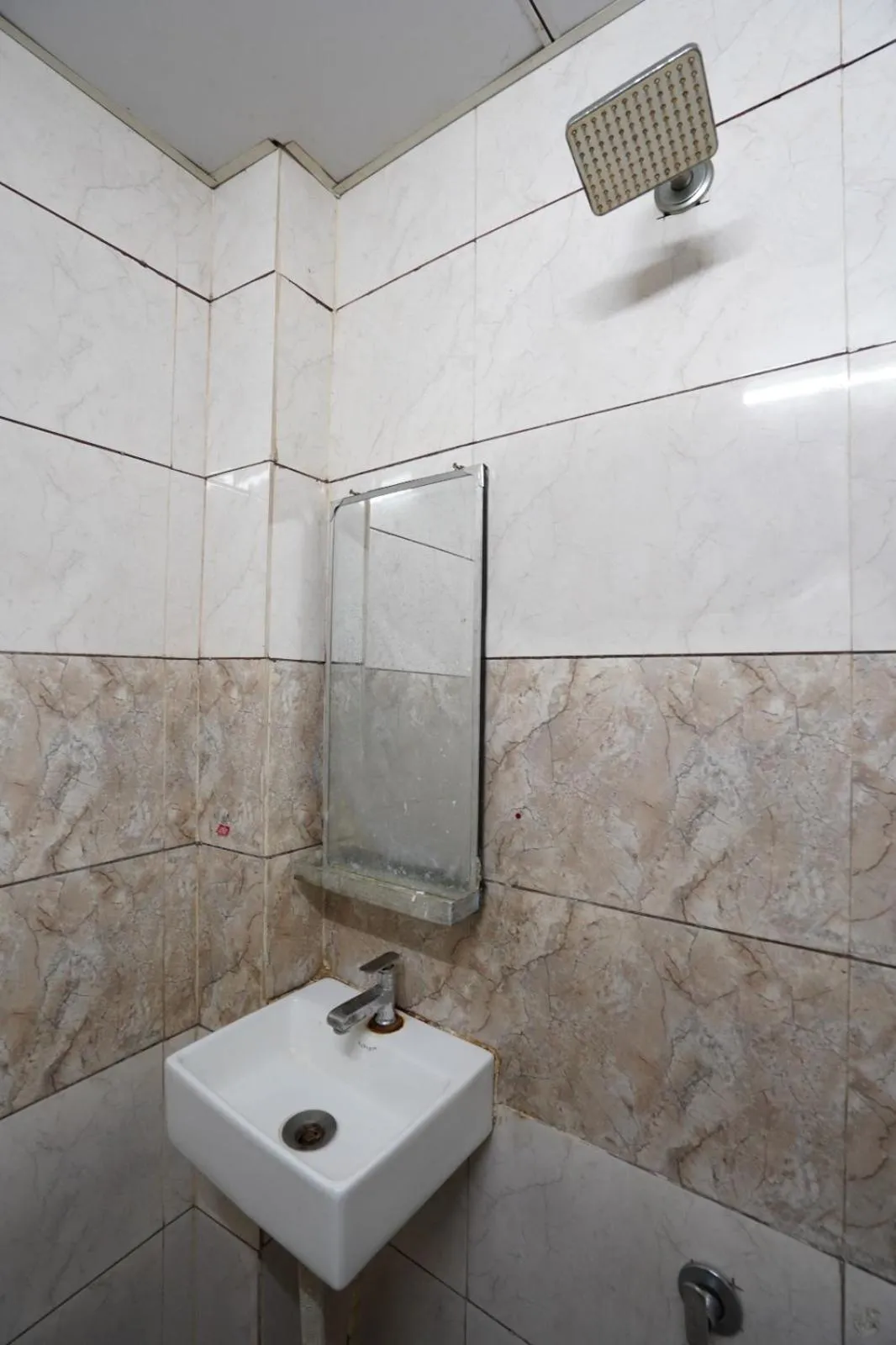 Shower in Hotel Sai Inn, Ahmedabad Airport
