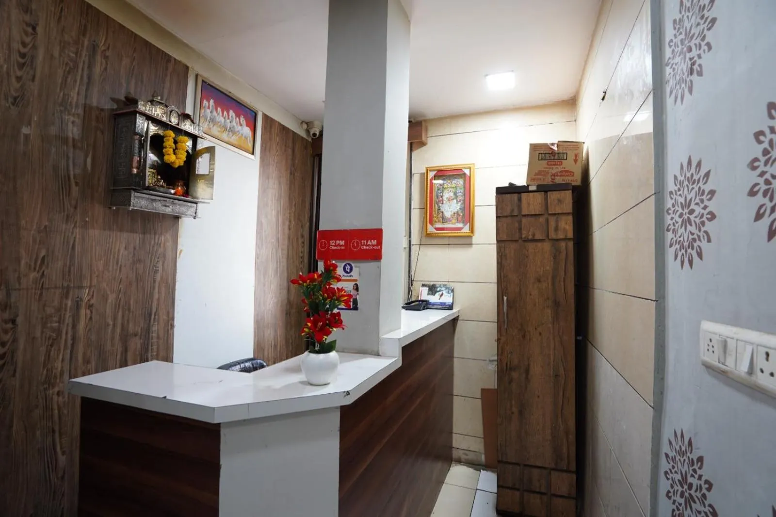 Lobby or reception in Hotel Sai Inn, Ahmedabad Airport