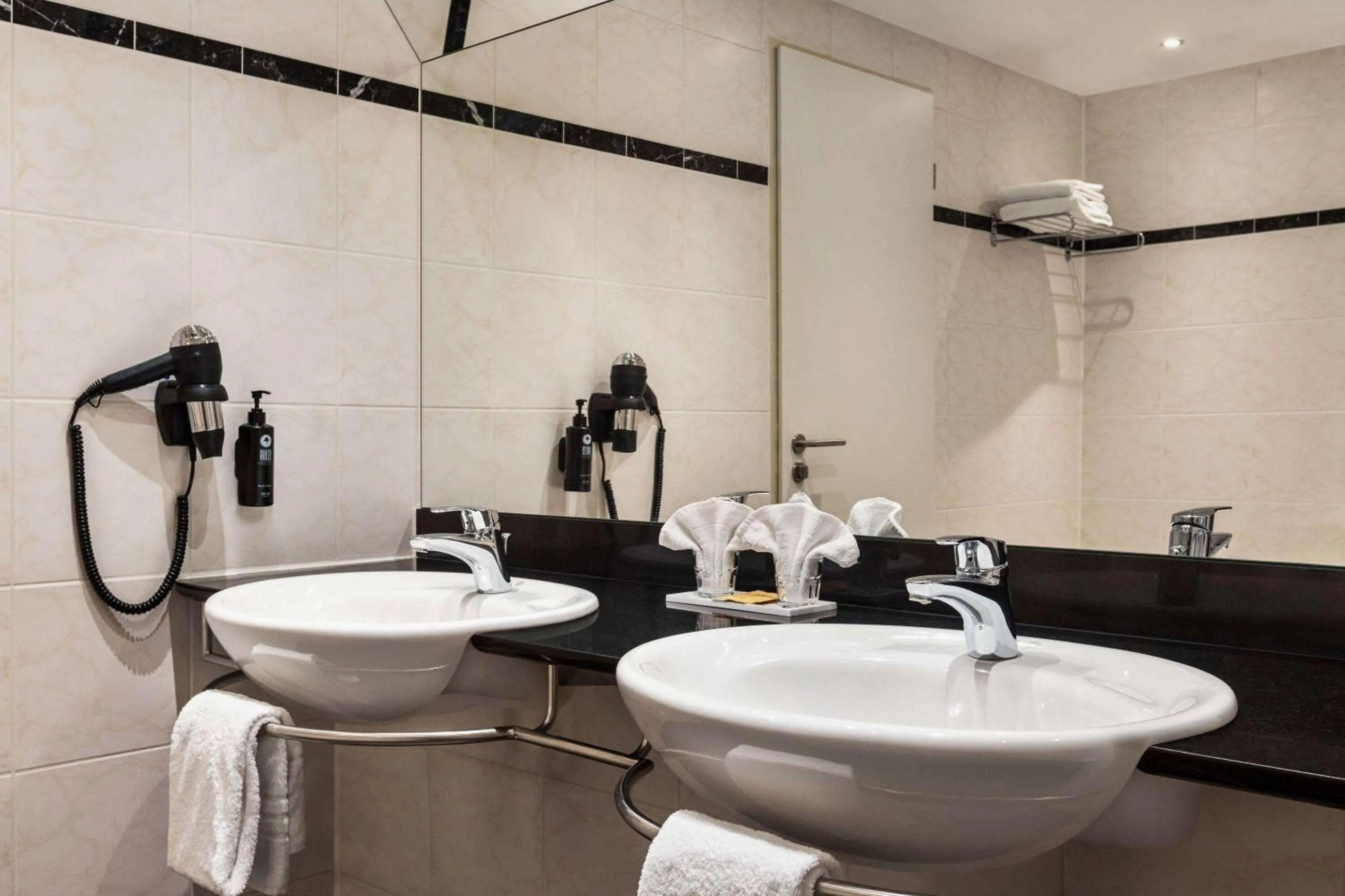 Bathroom in Vienna House by Wyndham Thüringer Hof Eisenach