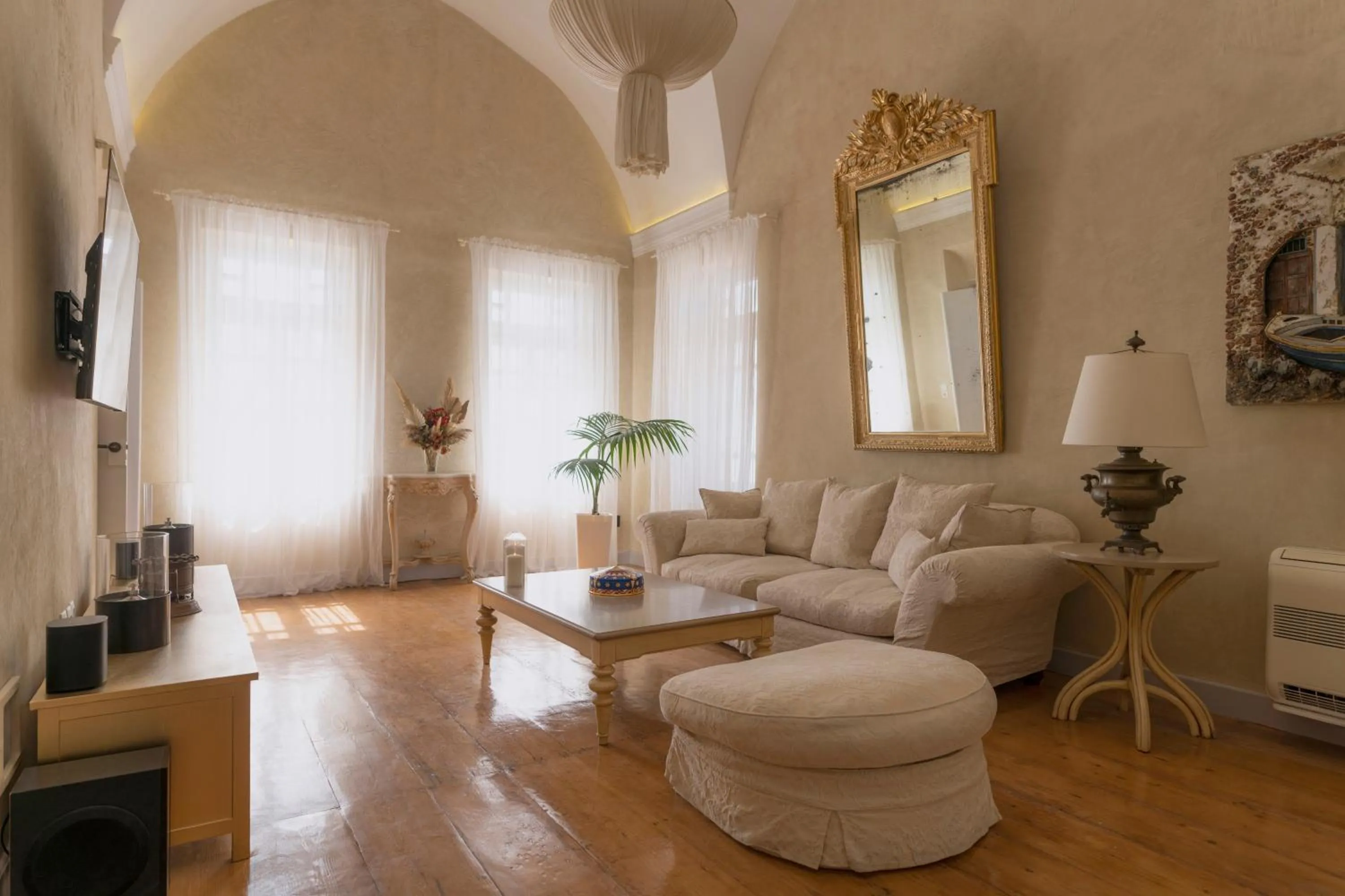 TV and multimedia in Oia Mansion