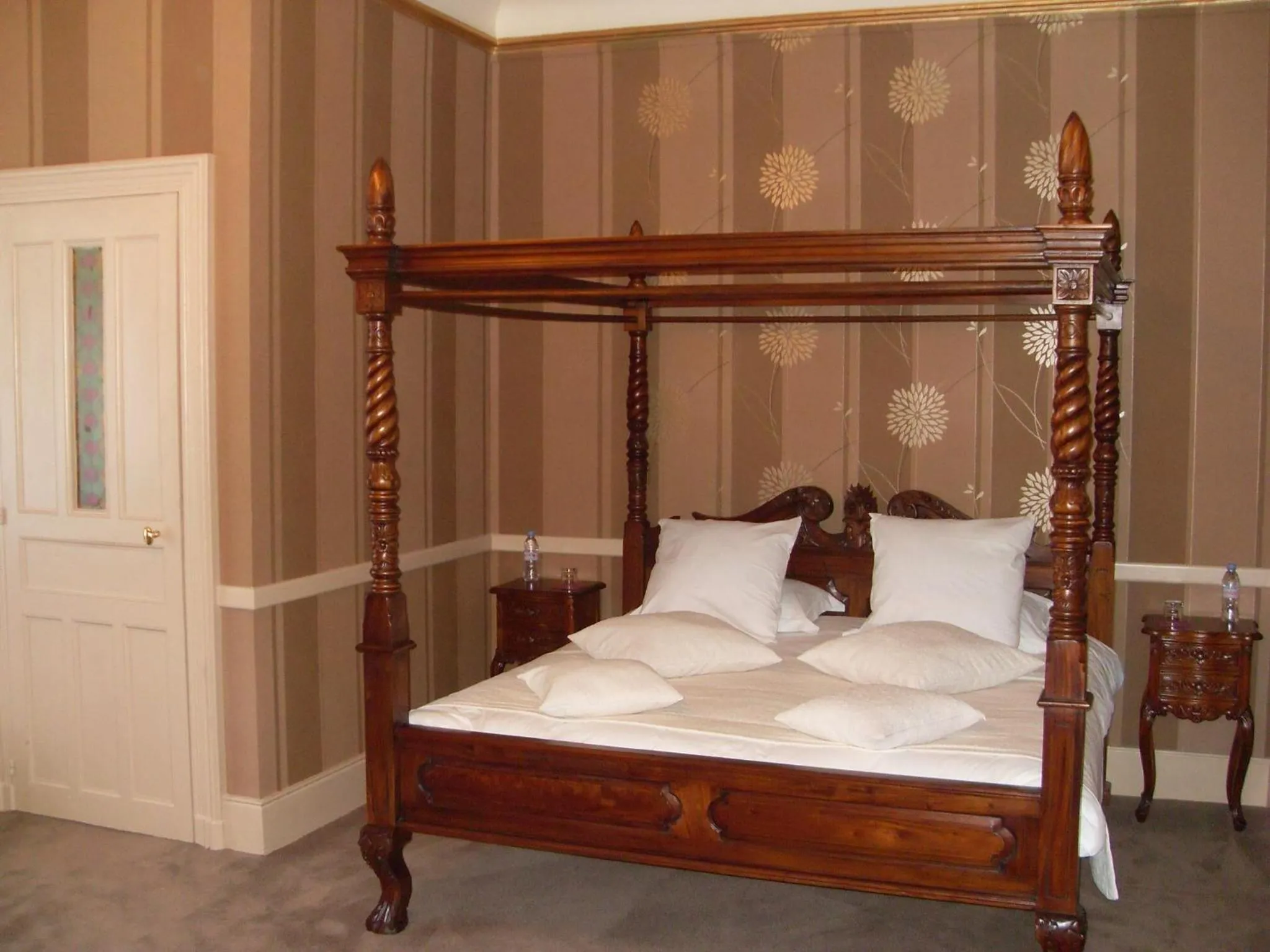 Bed in Château de Béguin