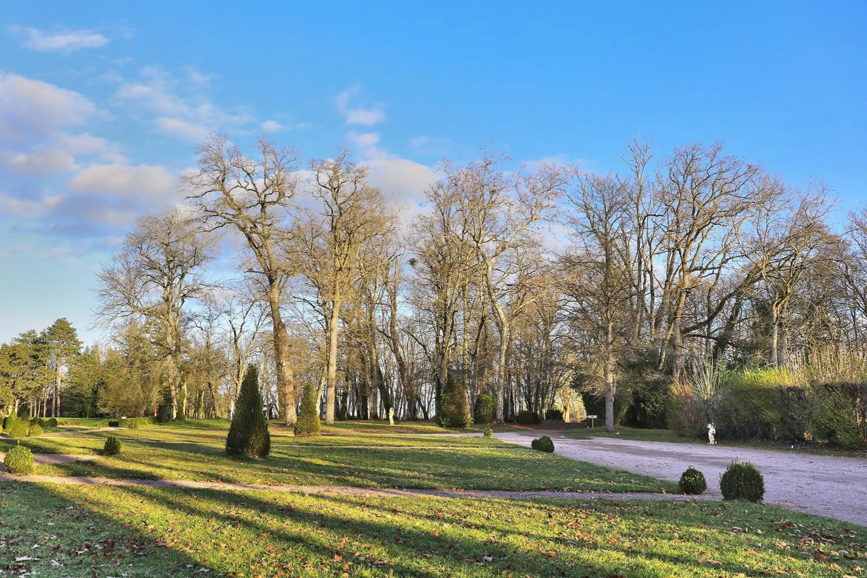 Garden view in Château de Béguin