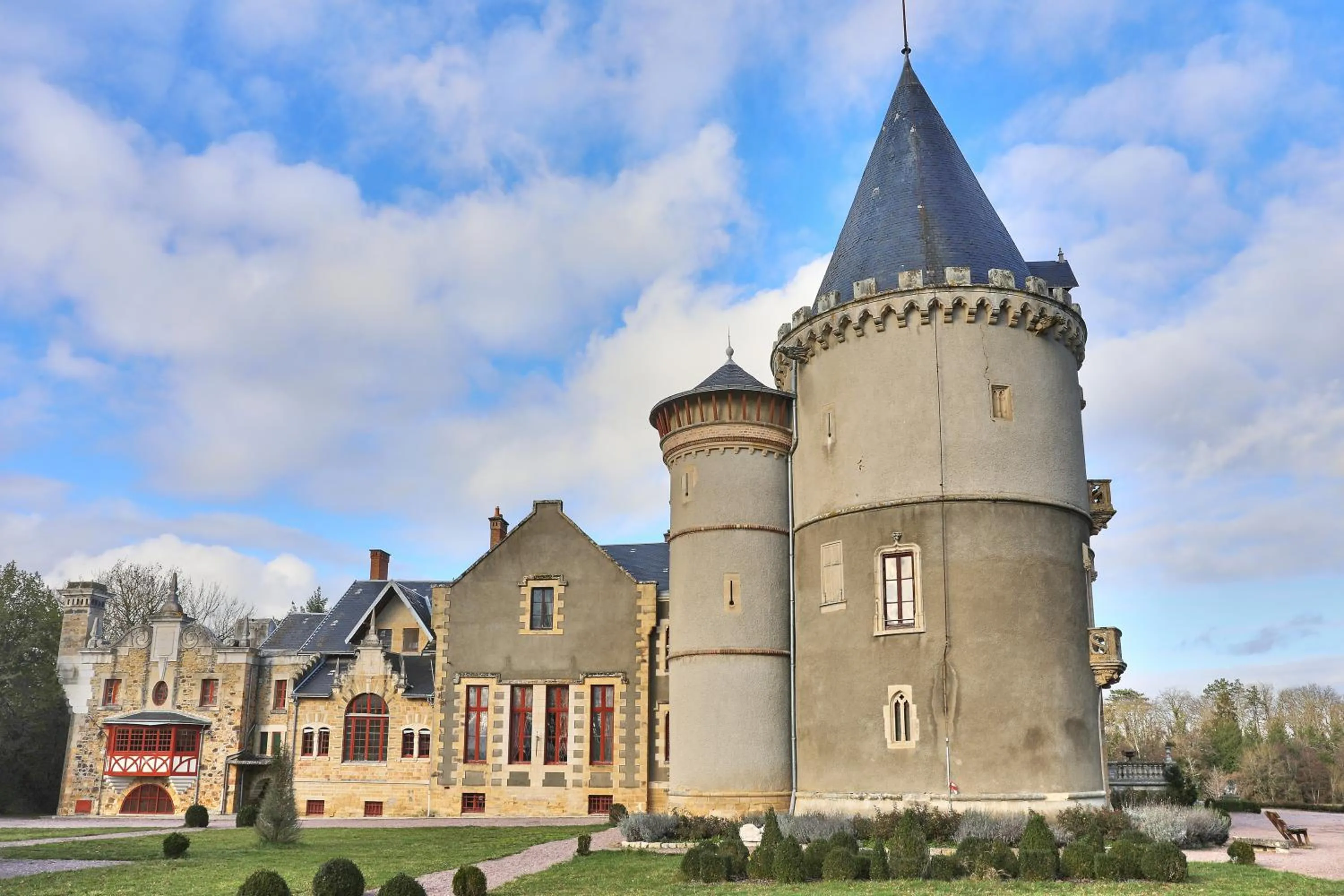 Property building in Château de Béguin