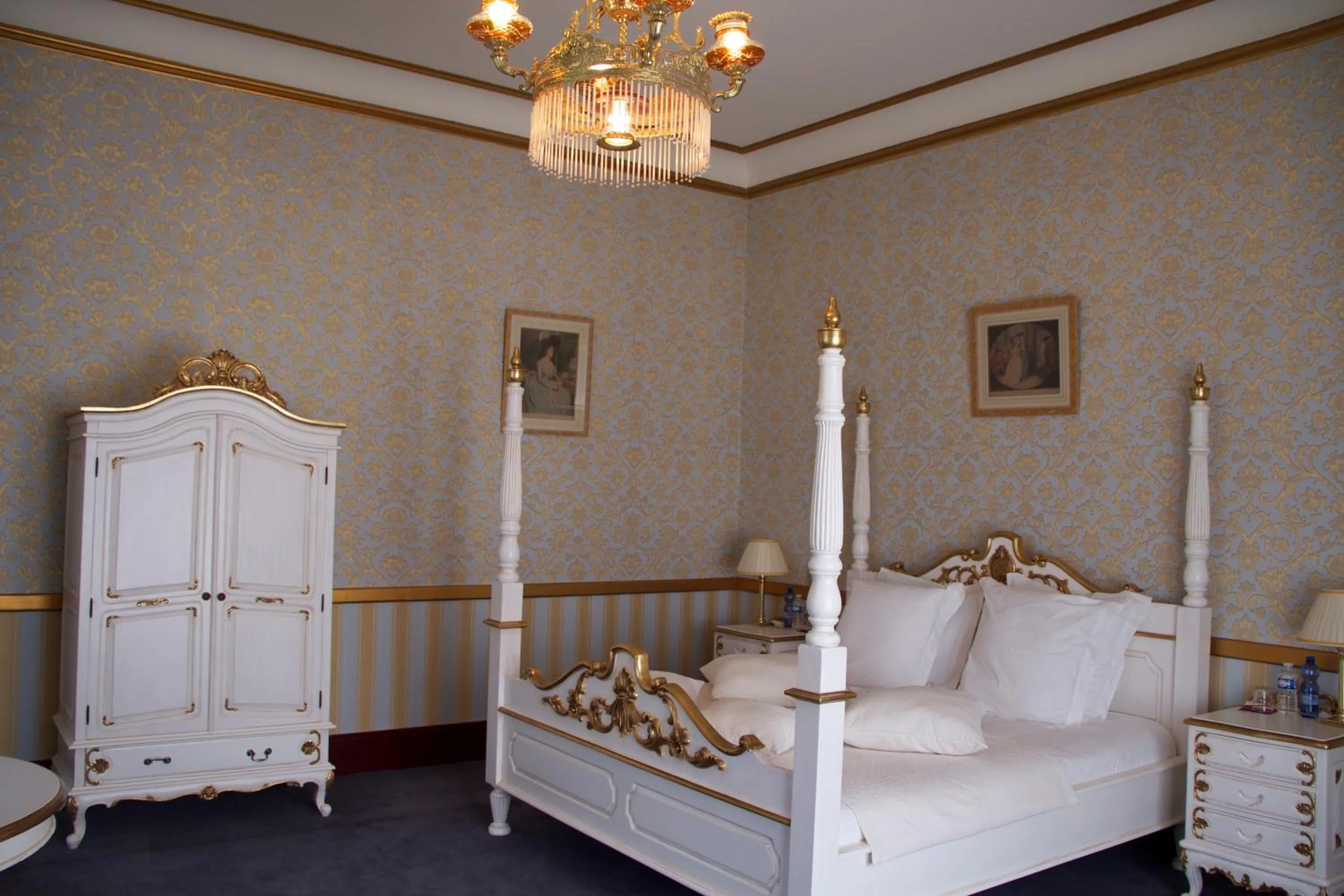 Bed in Château de Béguin