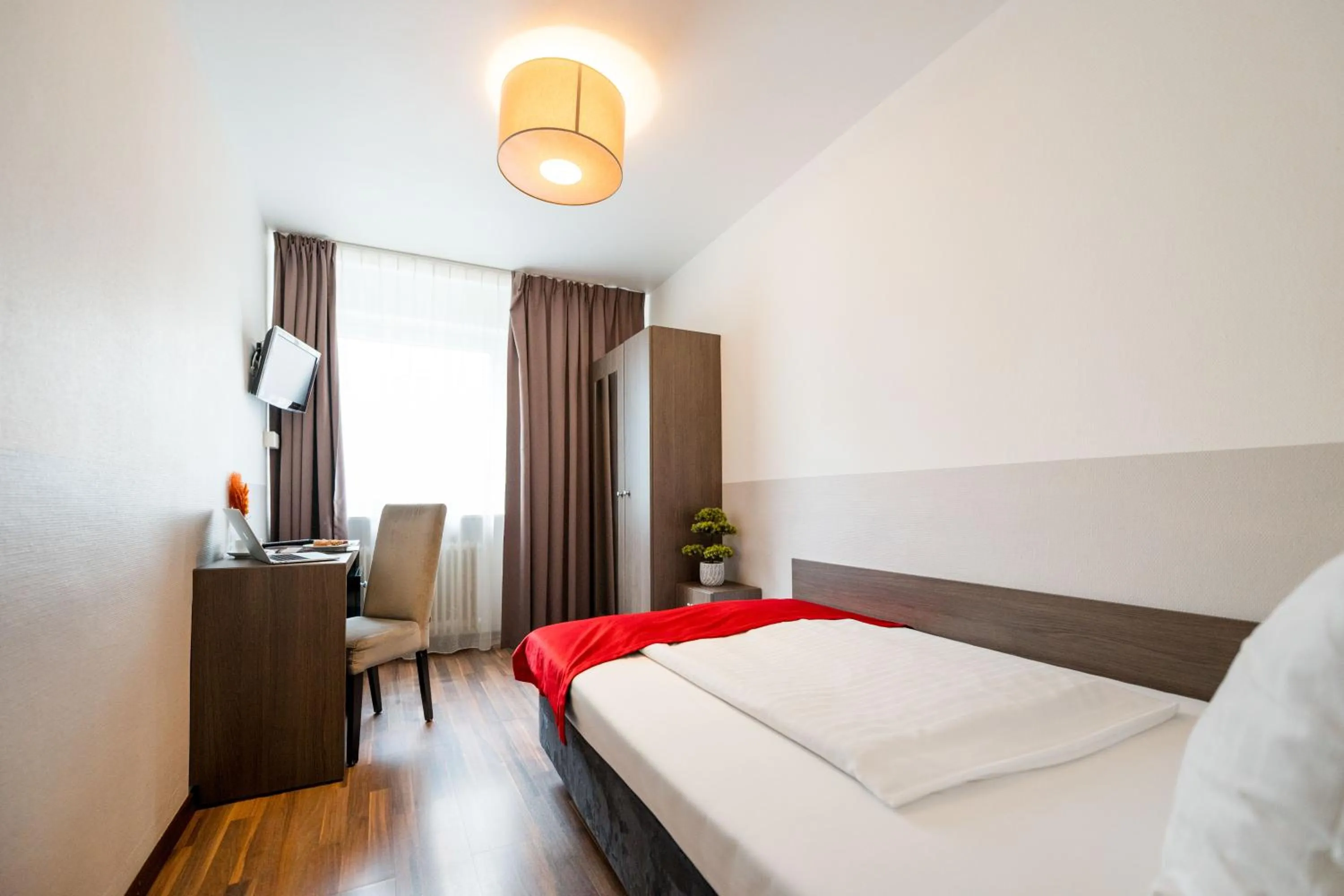 Photo of the whole room, Bed in Hotel Admiral am Zoo