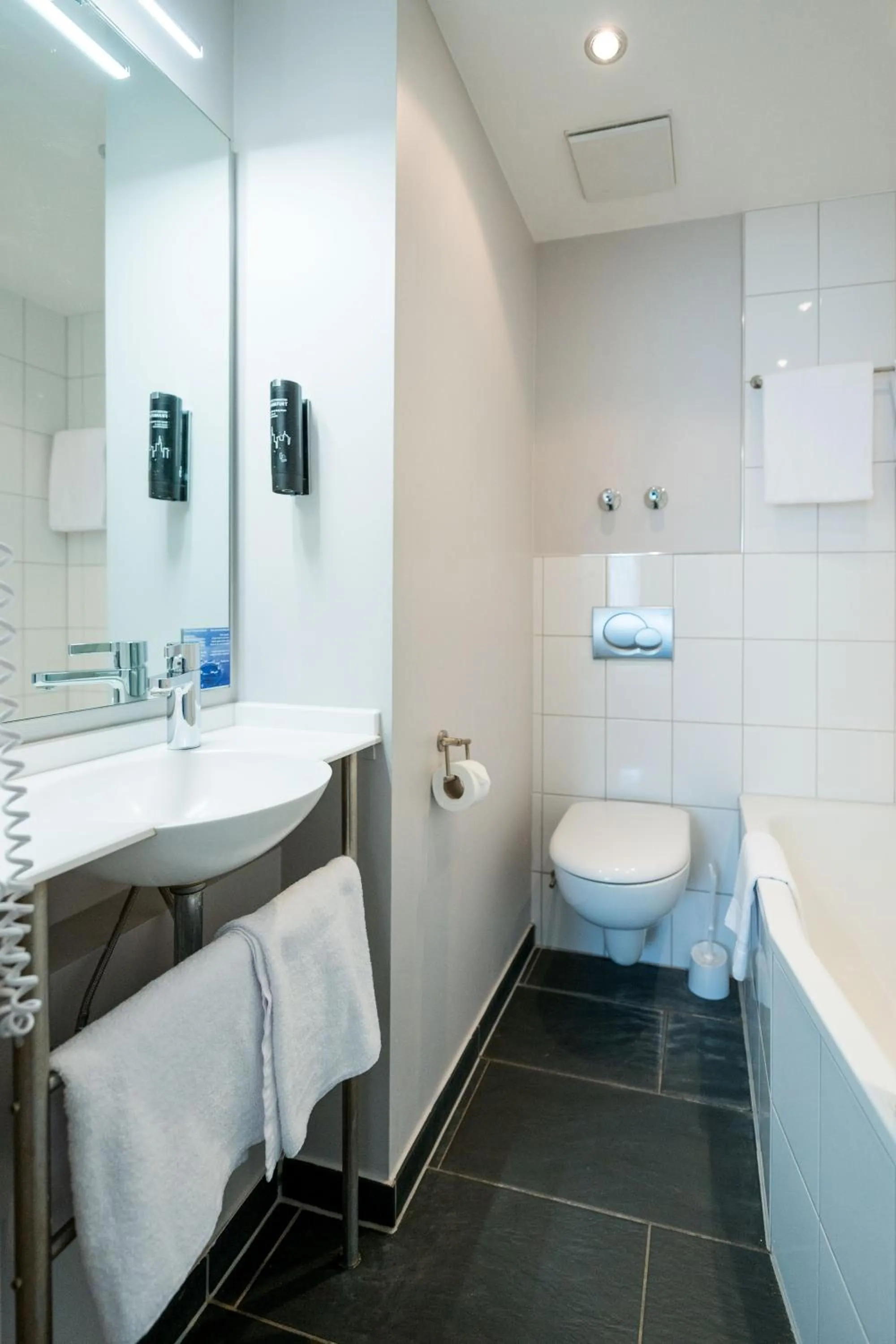 Shower in Hotel Admiral am Zoo