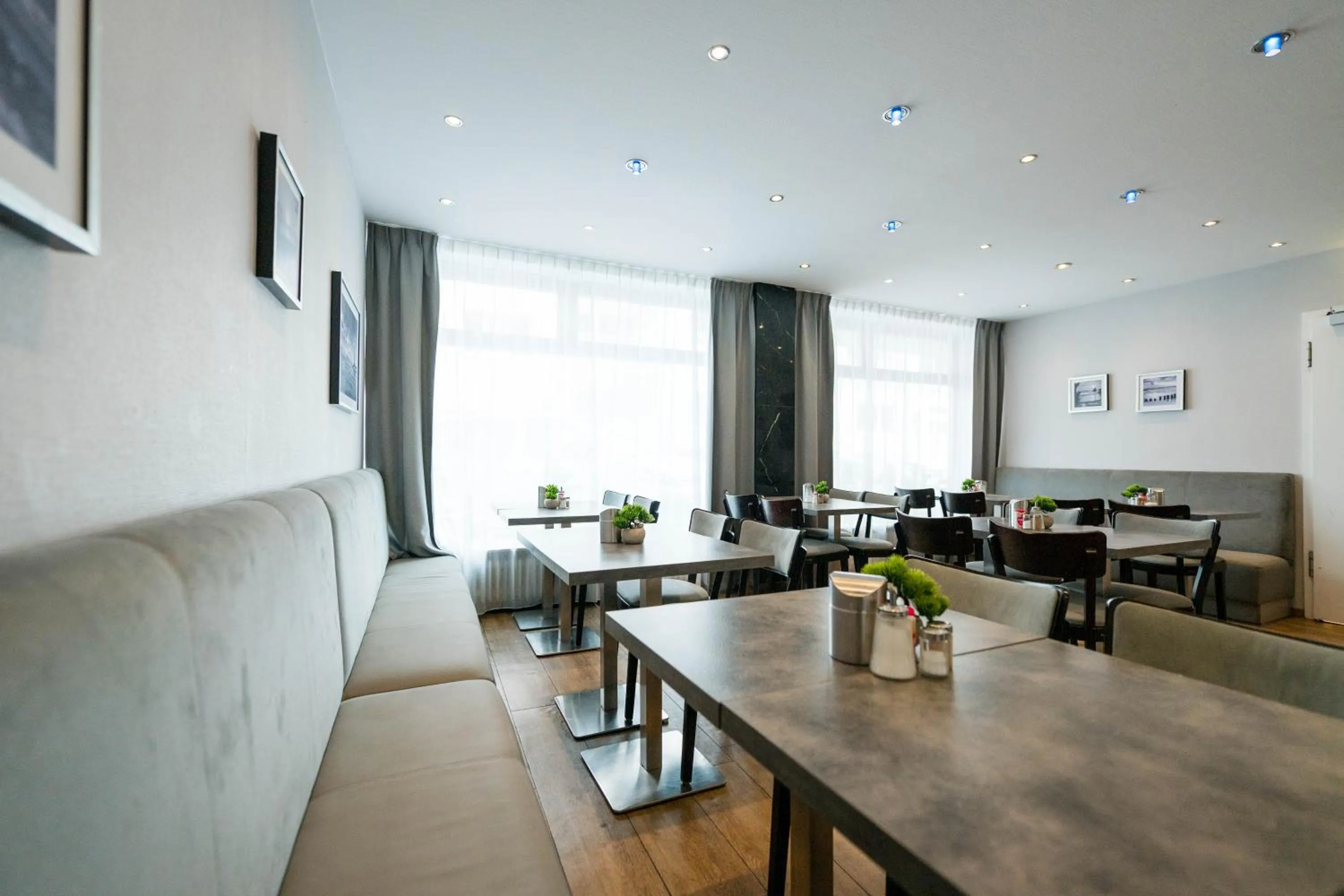 Restaurant/places to eat in Hotel Admiral am Zoo