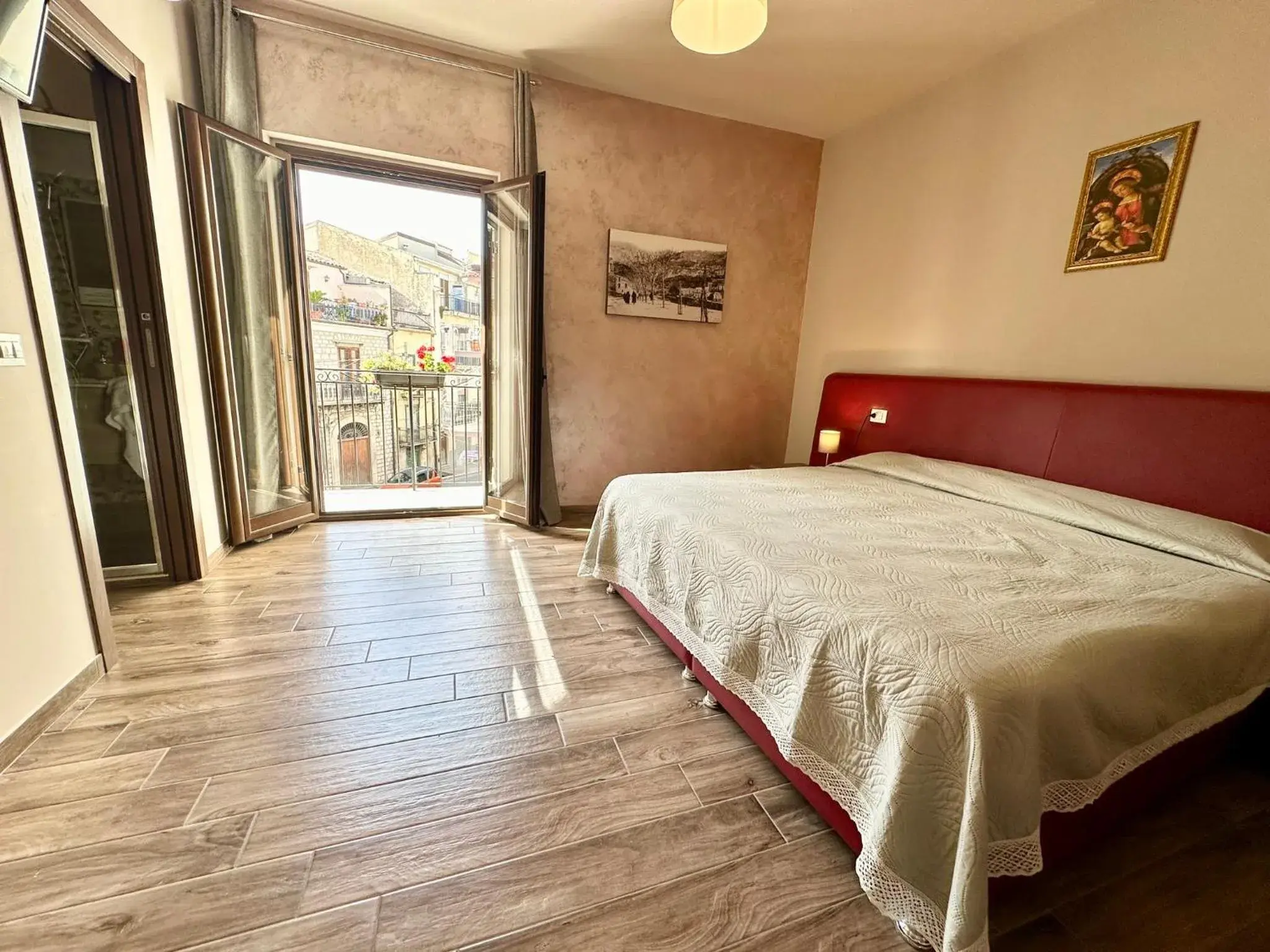 Deluxe Room (2 Adults + 1 Child) - single occupancy in Il Carro Comfortable Rooms Deluxe Room (2 Adults + 1 Child) - single occupancy in Il Carro Comfortable Rooms