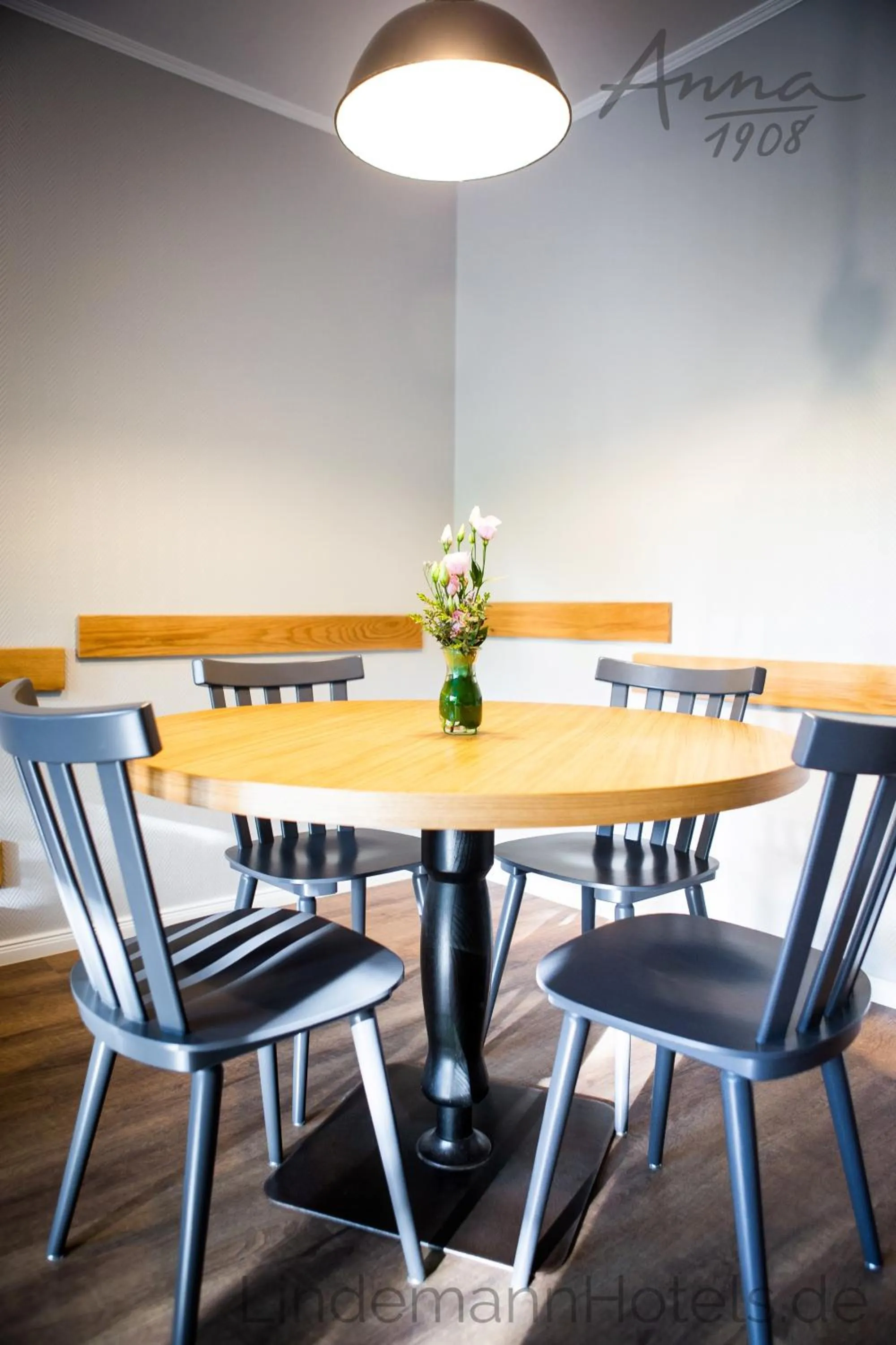 Decorative detail in Anna 1908