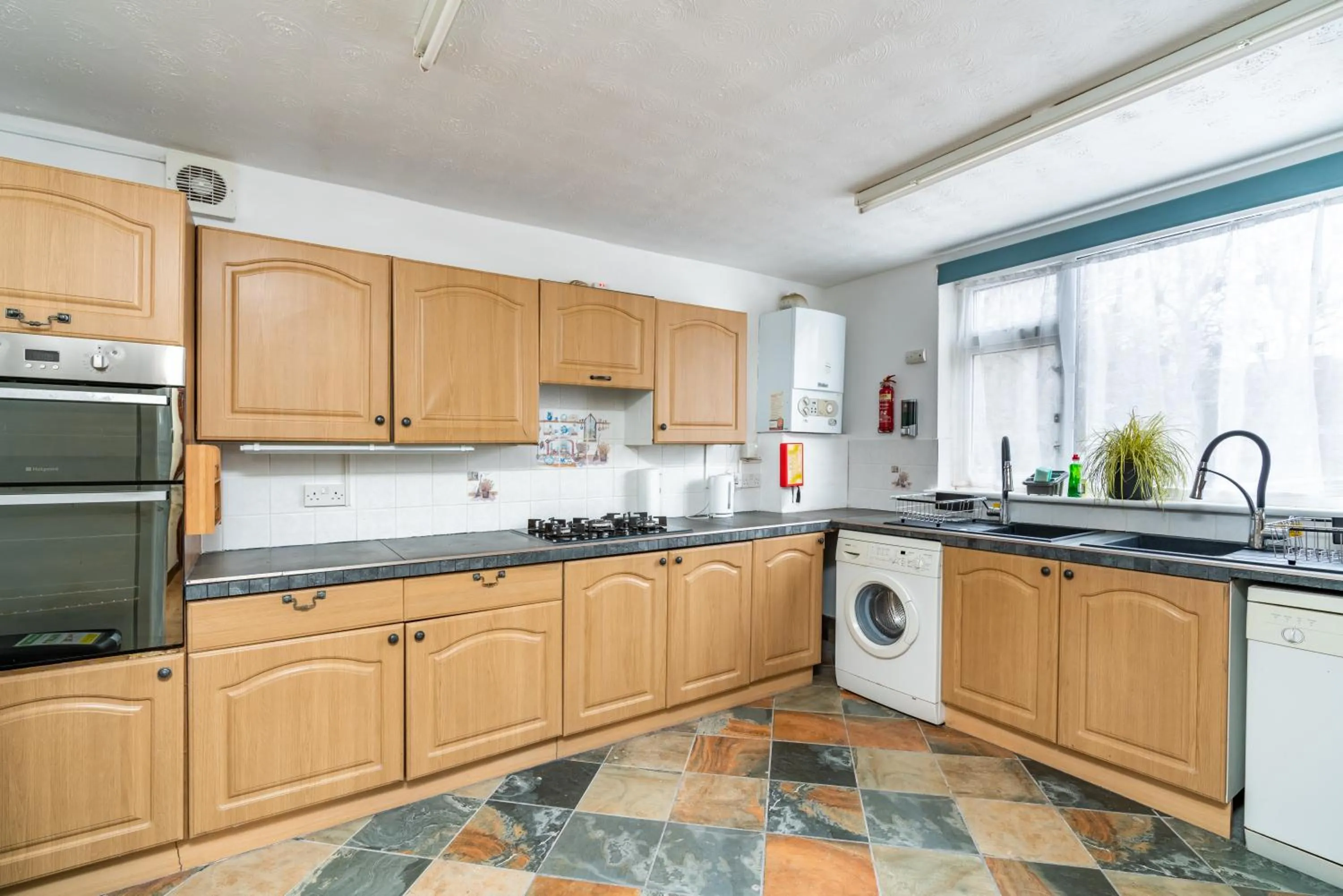 Kitchen or kitchenette in College Street Abode