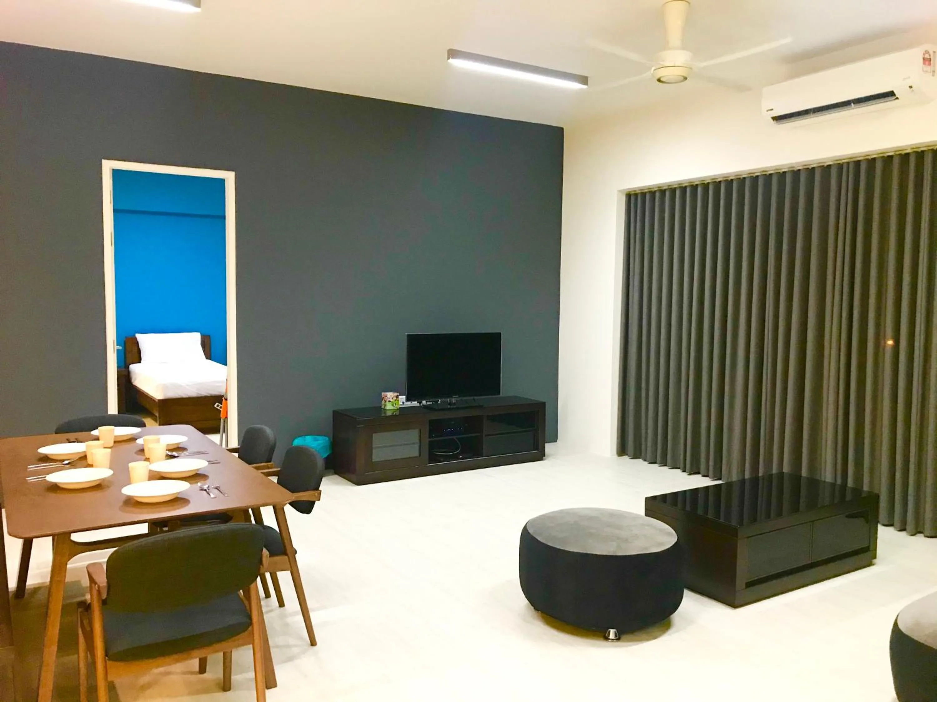 TV and multimedia in By The Beach - Luxury 2 Bedrooms Family Suite