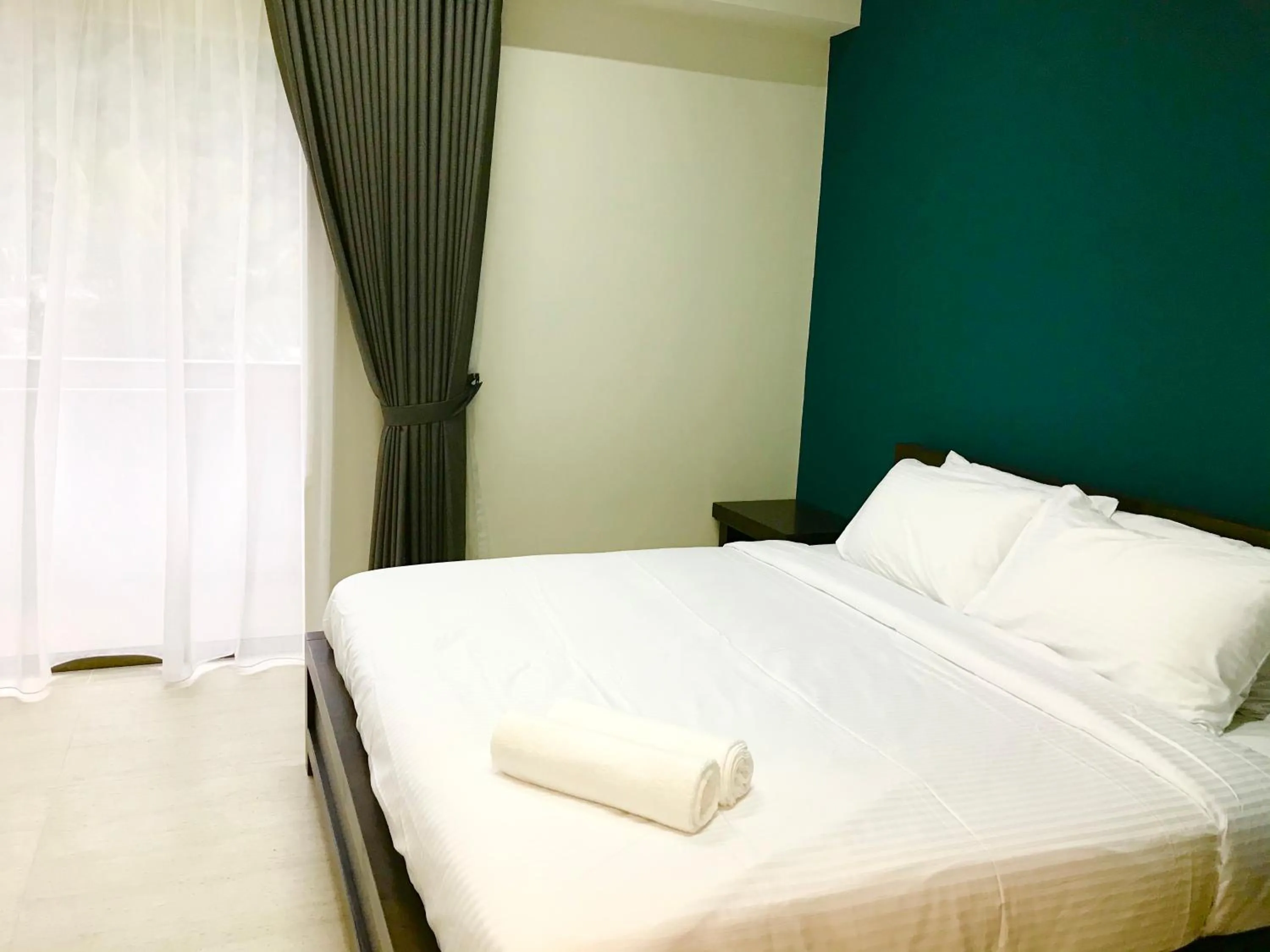 Bed in By The Beach - Luxury 2 Bedrooms Family Suite