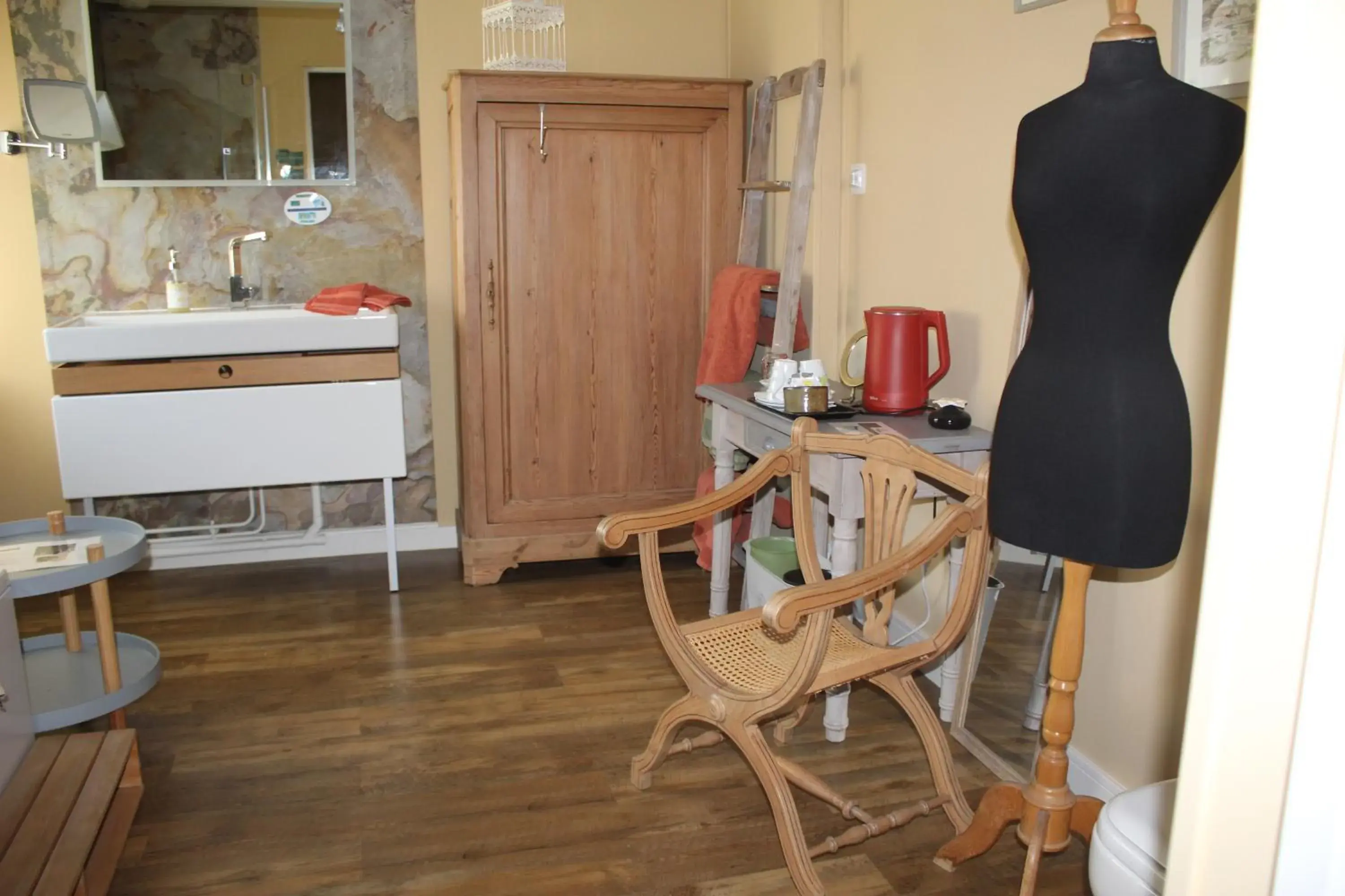 Queen Room - single occupancy in Suite en Terrasse à Cognac Queen Room - single occupancy in Suite en Terrasse à Cognac