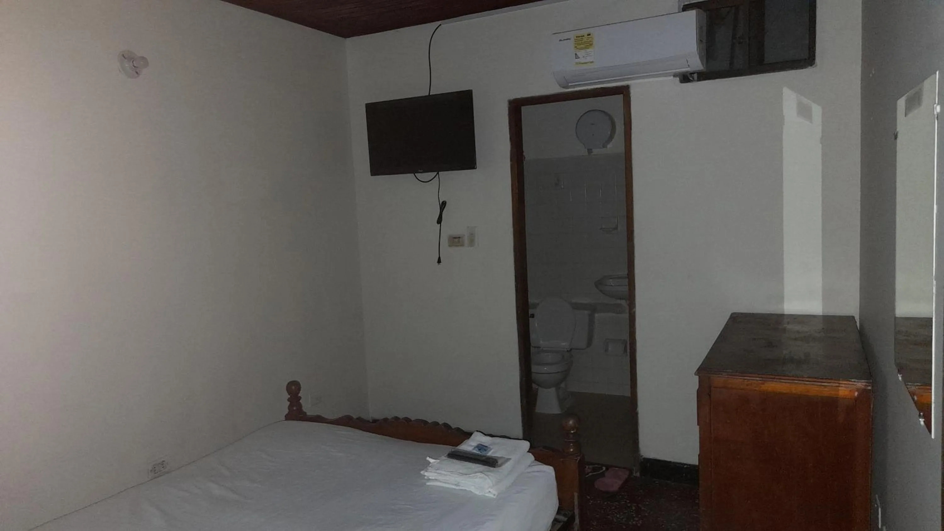 Photo of the whole room, Bed in HOTEL en MONTERIA CITY