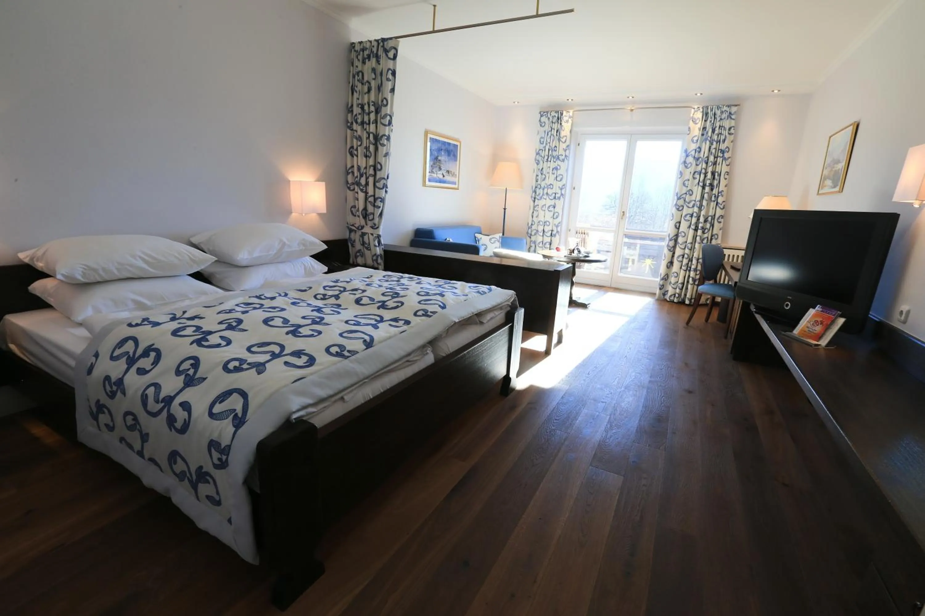 Photo of the whole room, Bed in Alpenhof Murnau