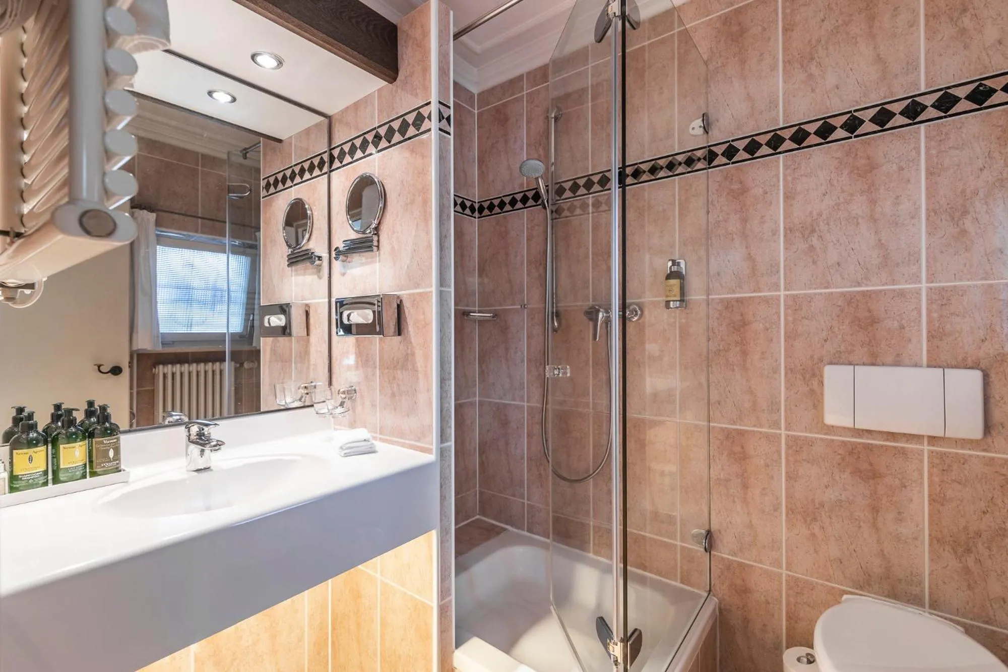 Bathroom in Alpenhof Murnau