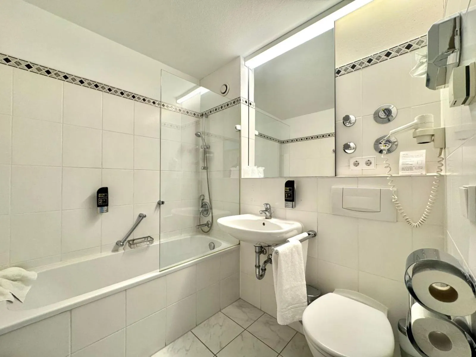 Toilet in MY Parkhotel by AR Hotels