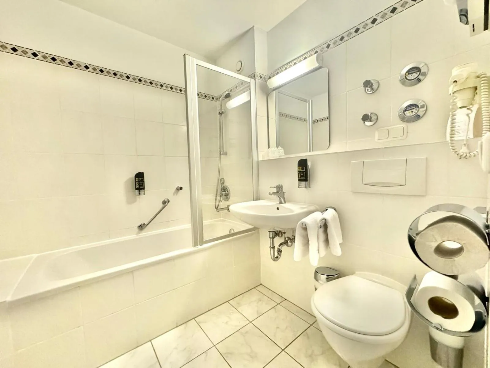 Toilet in MY Parkhotel by AR Hotels