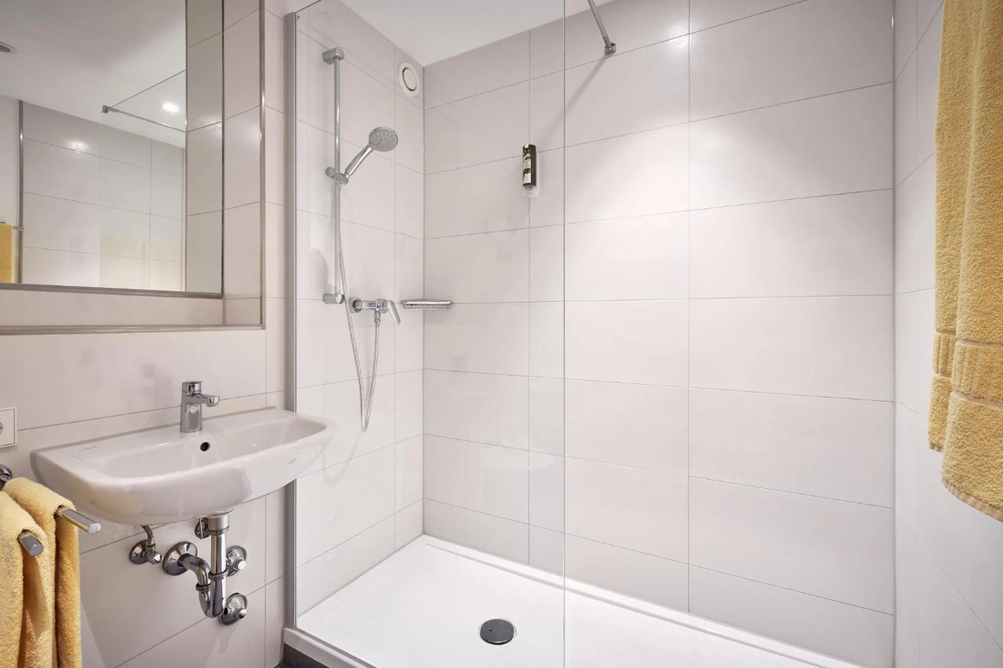 Bathroom in MY Parkhotel by AR Hotels