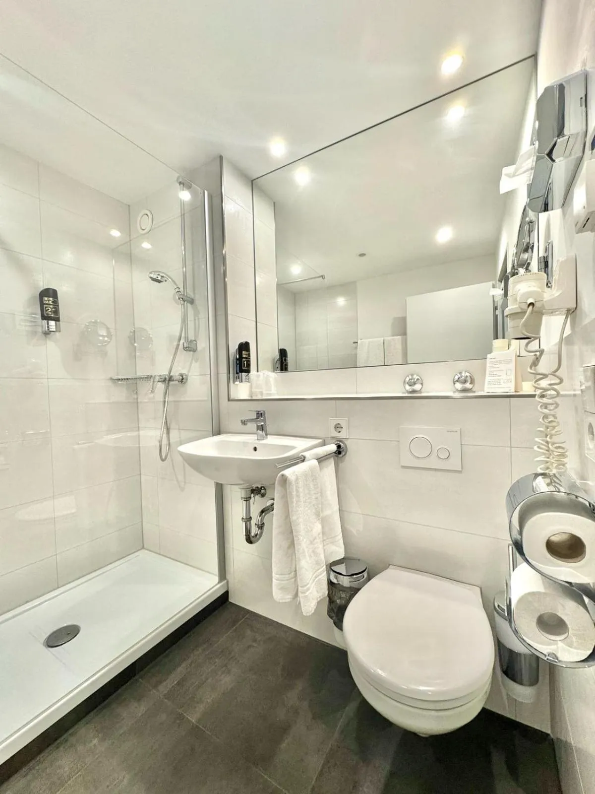 Bathroom in MY Parkhotel by AR Hotels