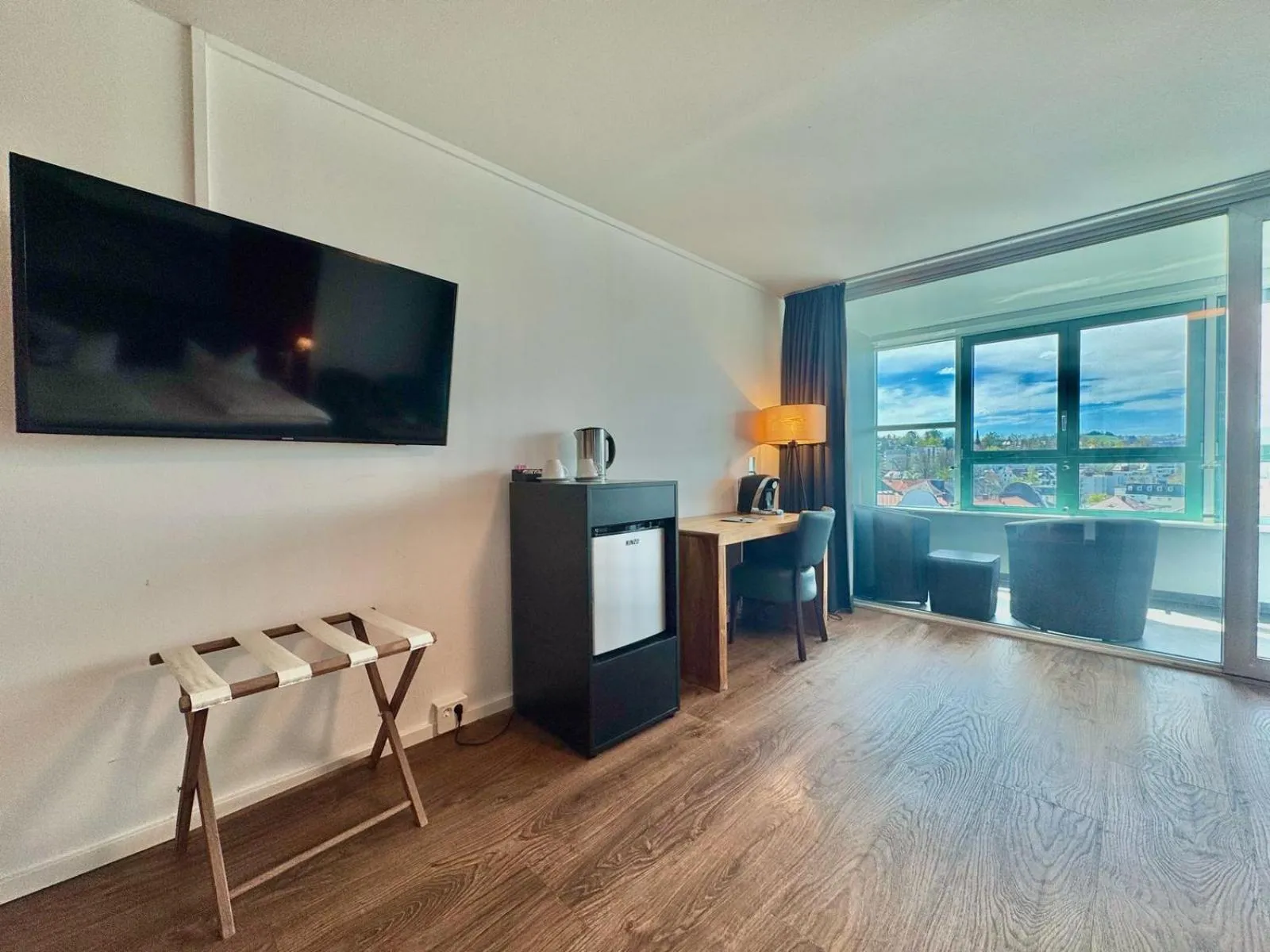 Communal lounge/ TV room in MY Parkhotel by AR Hotels