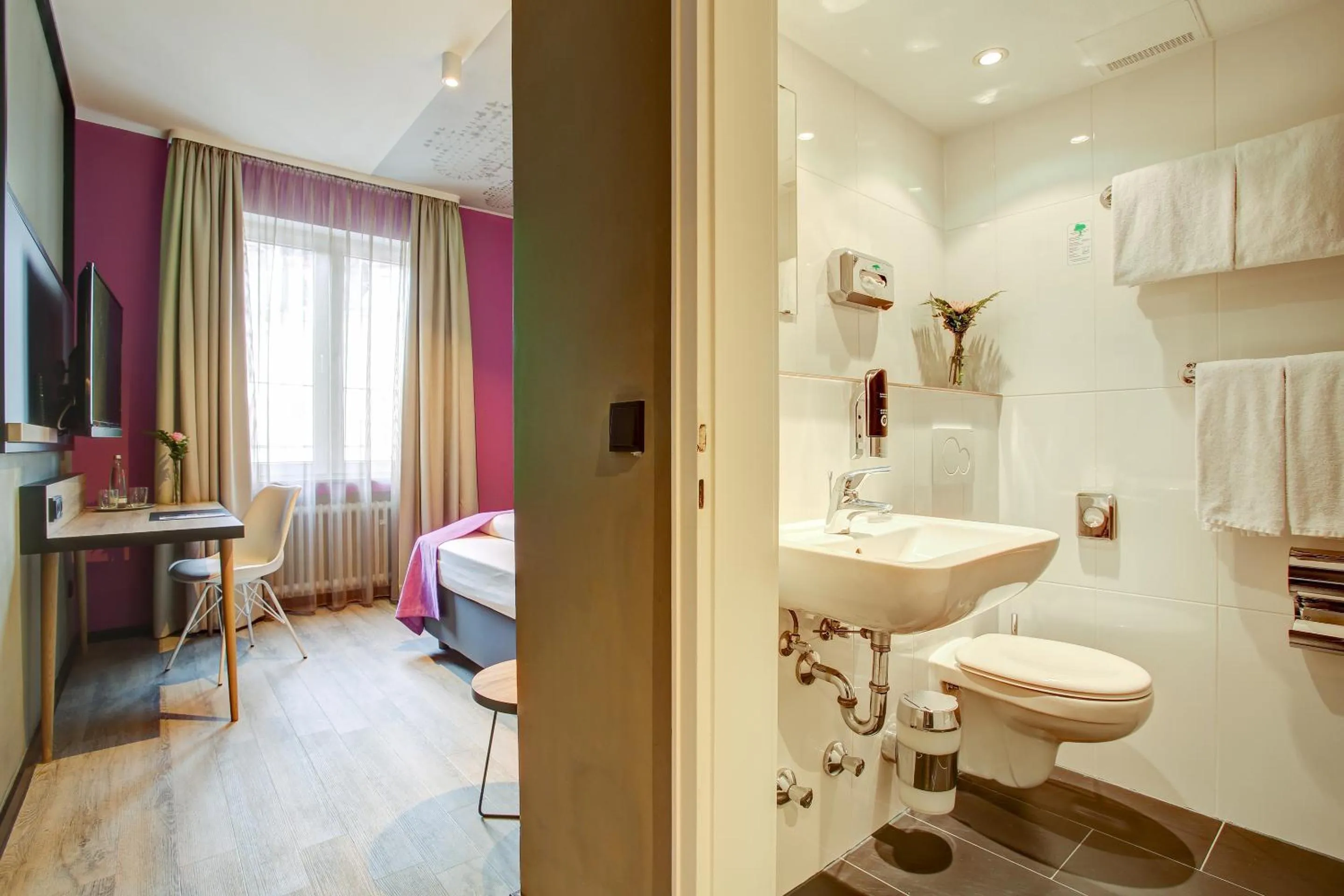 Photo of the whole room in Boutique 003 Köln City am Dom, Trademark Collection by Wyndham