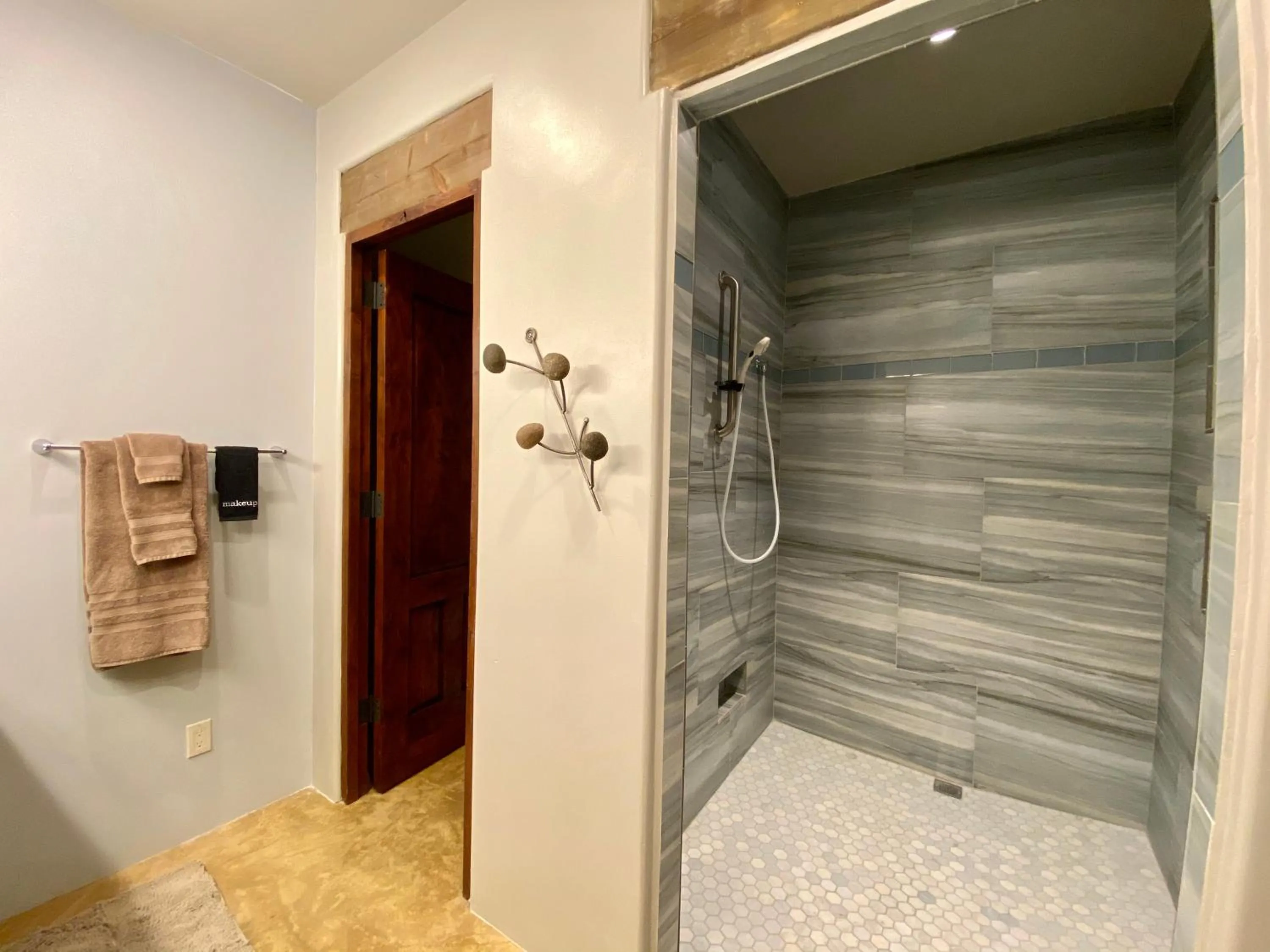 Shower in The Grand Hacienda Inn with Breakfast