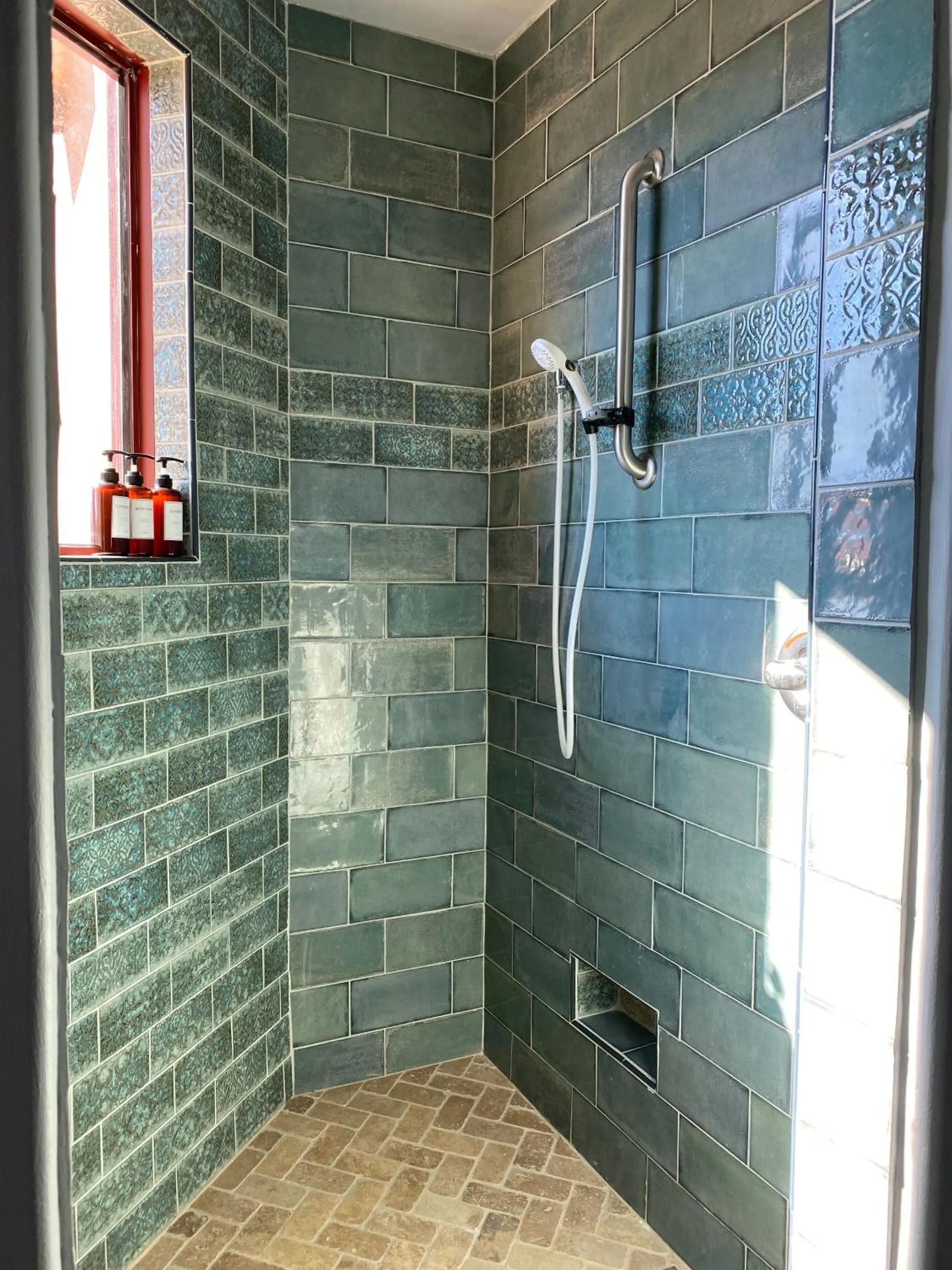 Shower in The Grand Hacienda Inn with Breakfast