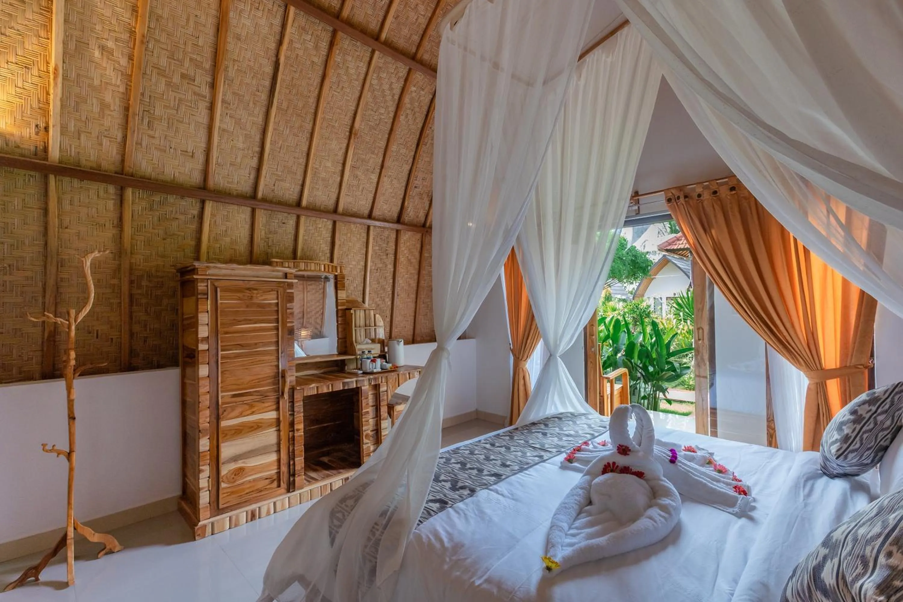 Bed in Penida Sunset Ocean View Bungalows