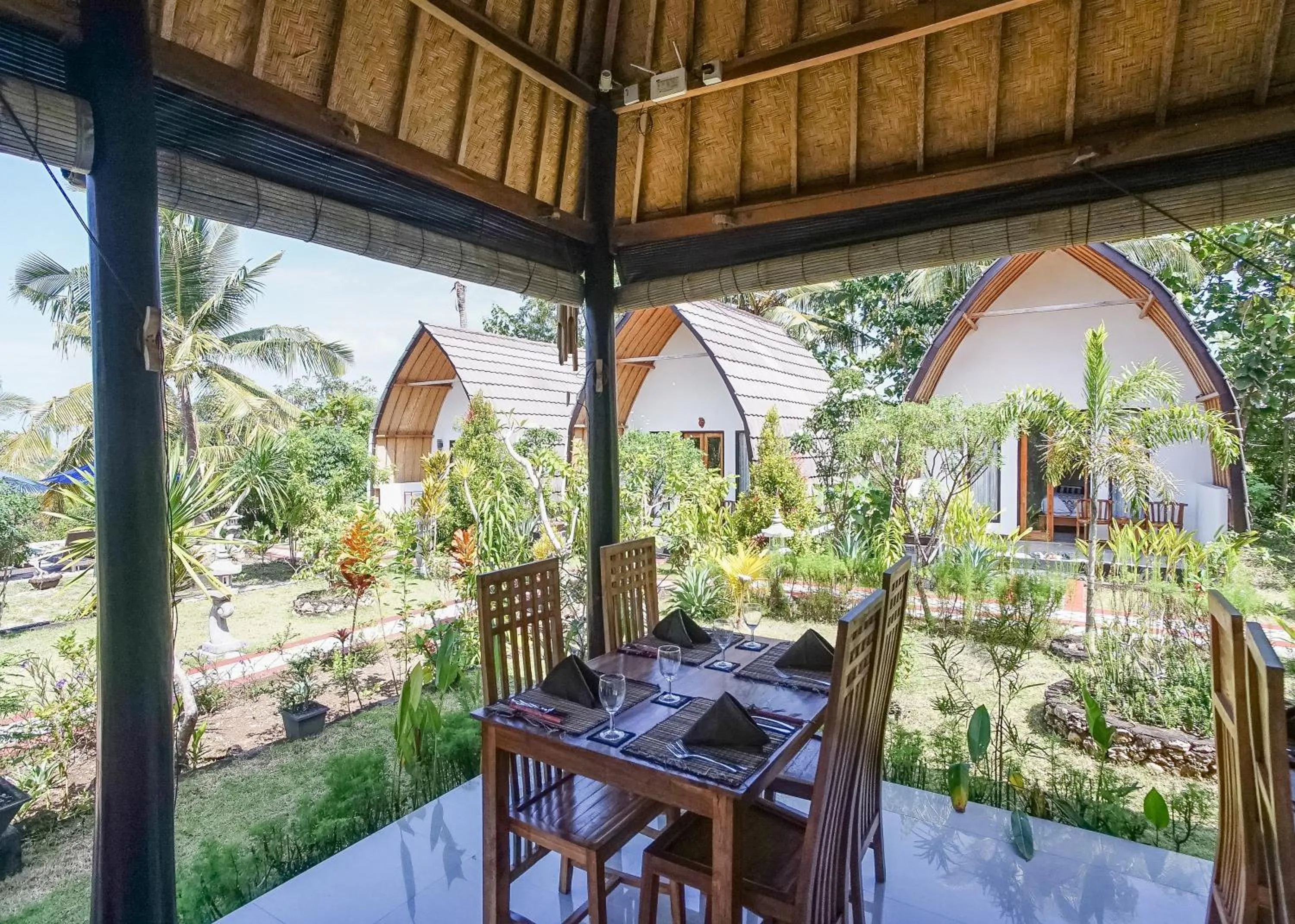 Dining area in Penida Sunset Ocean View Bungalows