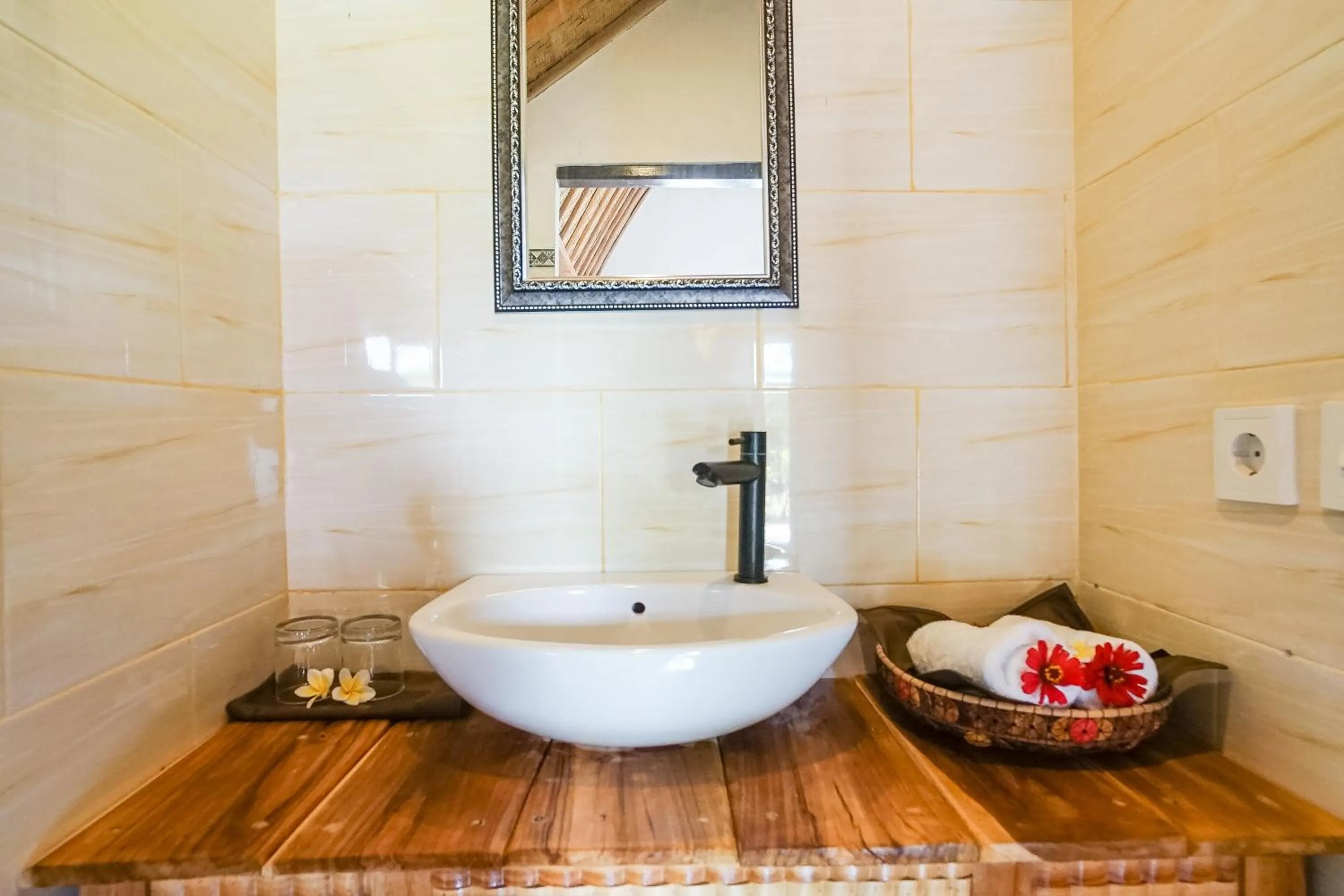 Bathroom in Penida Sunset Ocean View Bungalows