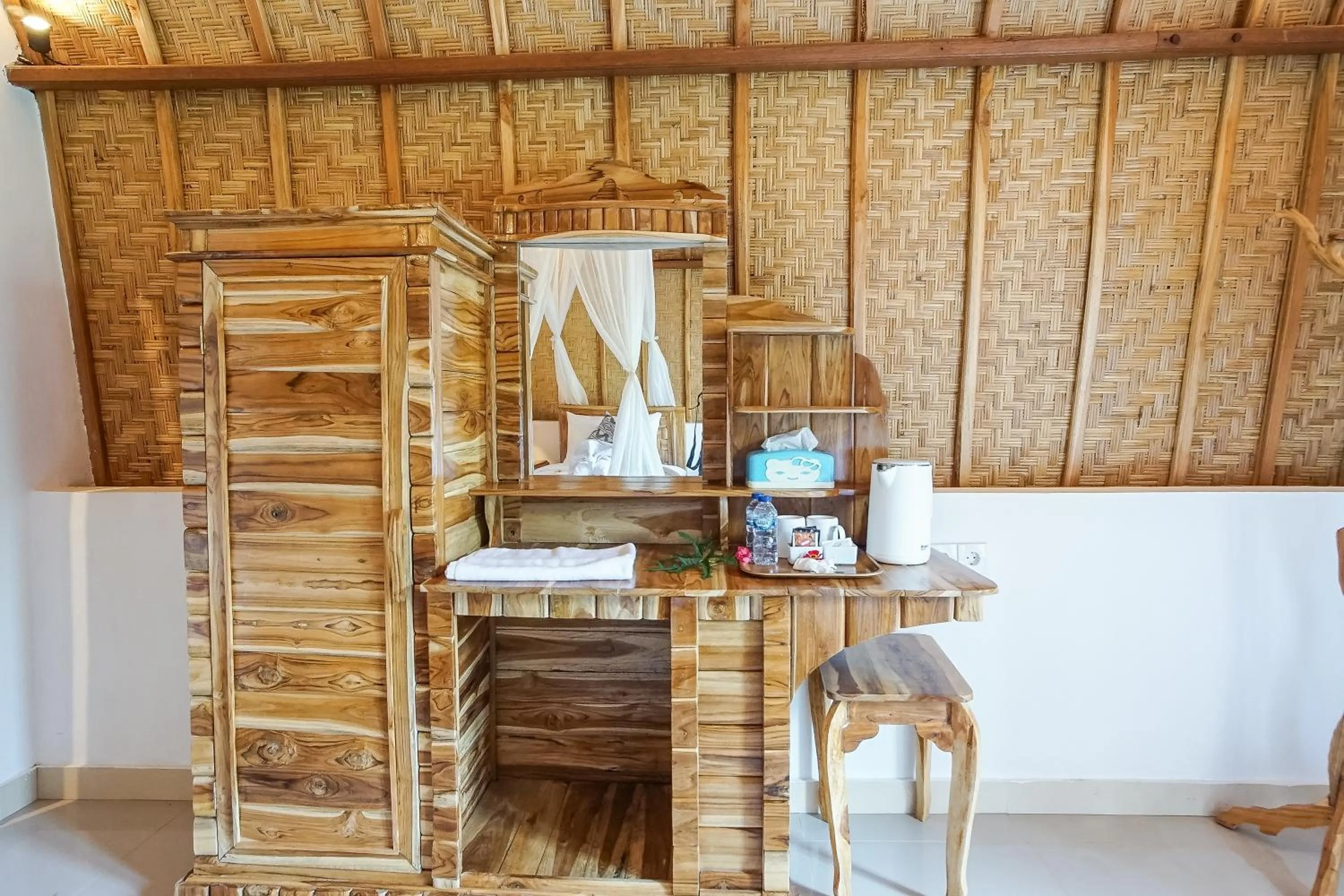 hair dresser in Penida Sunset Ocean View Bungalows