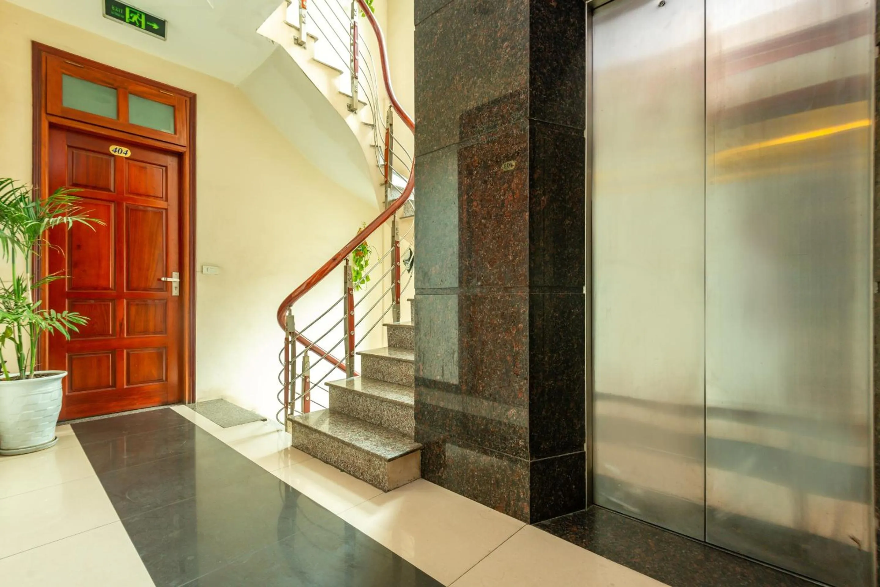 Lobby or reception in OYO 887 Star Hotel